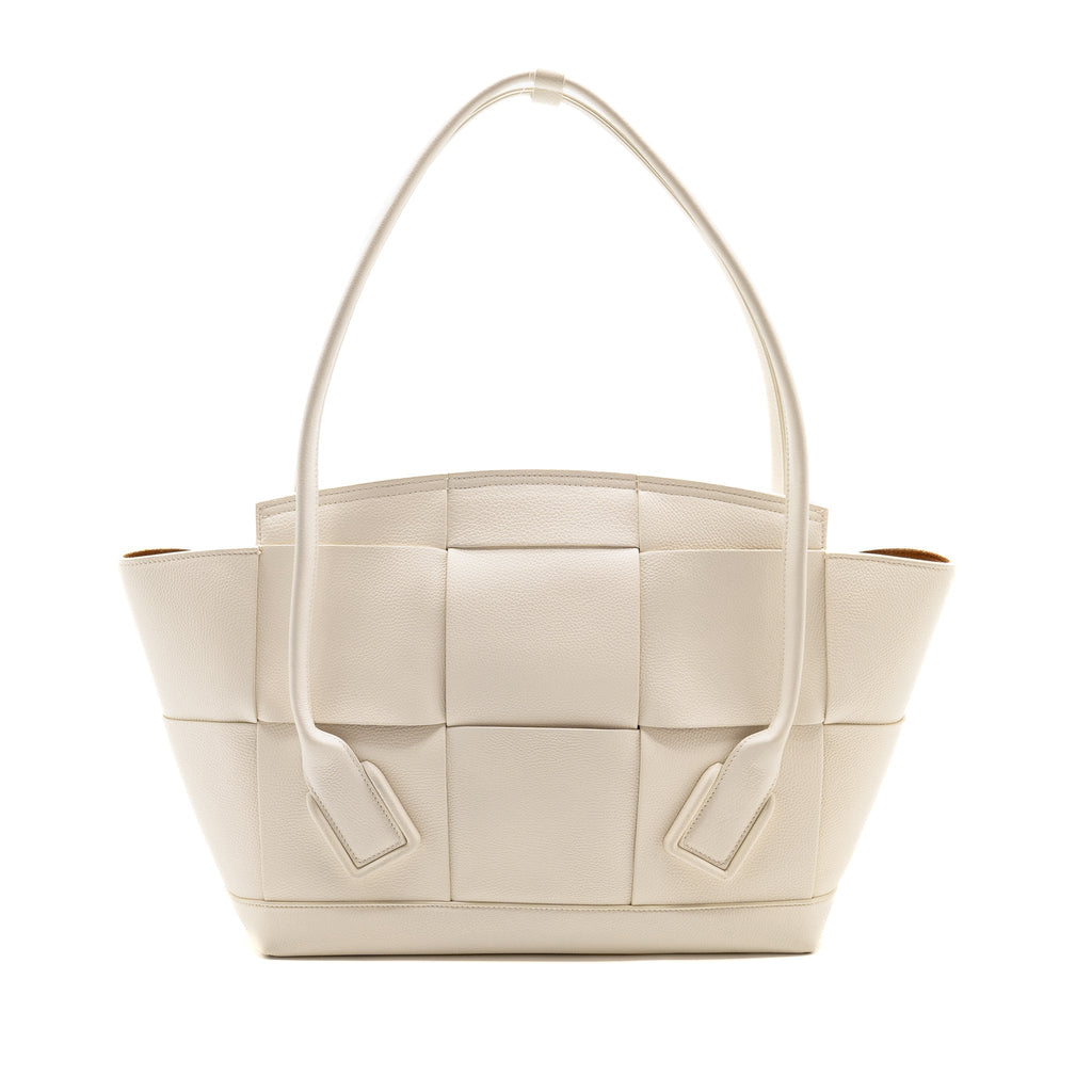 bottega-veneta-large-arco-tote-bag-grained-calfskin-white-ghw