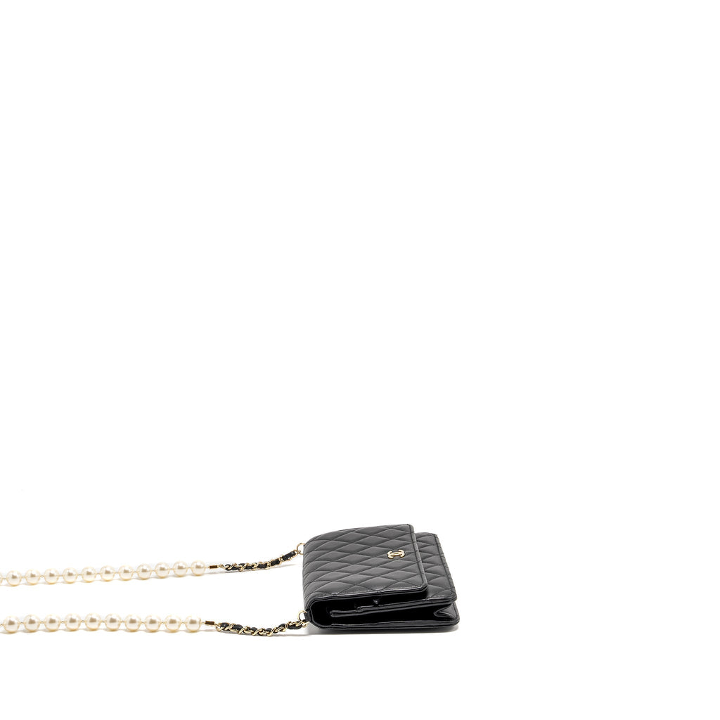 chanel-pearl-chain-wallet-on-chain-lambskin-black-lghwmicrochip