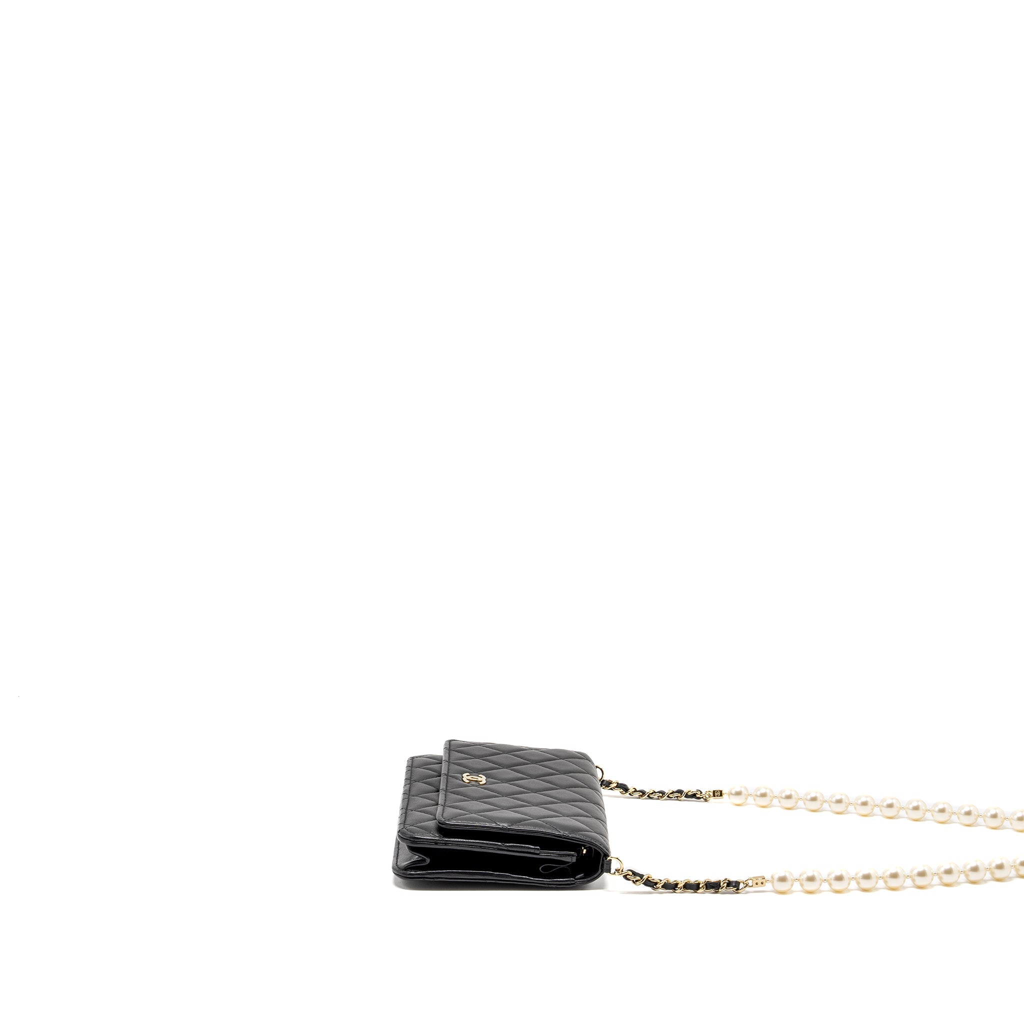 chanel-pearl-chain-wallet-on-chain-lambskin-black-lghwmicrochip