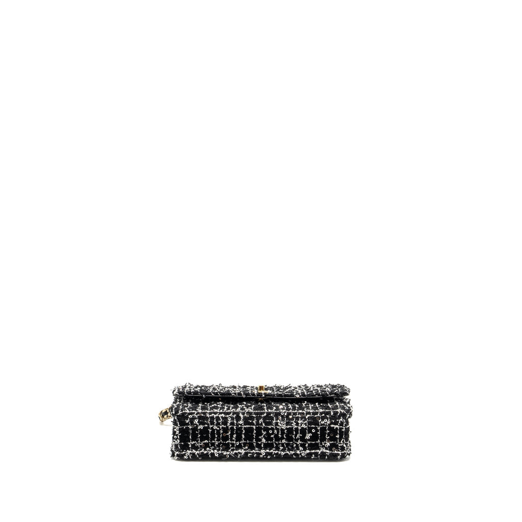 chanel-24p-detail-chains-wallet-on-chain-tweed-sequins-black-white-lghwmicrochip