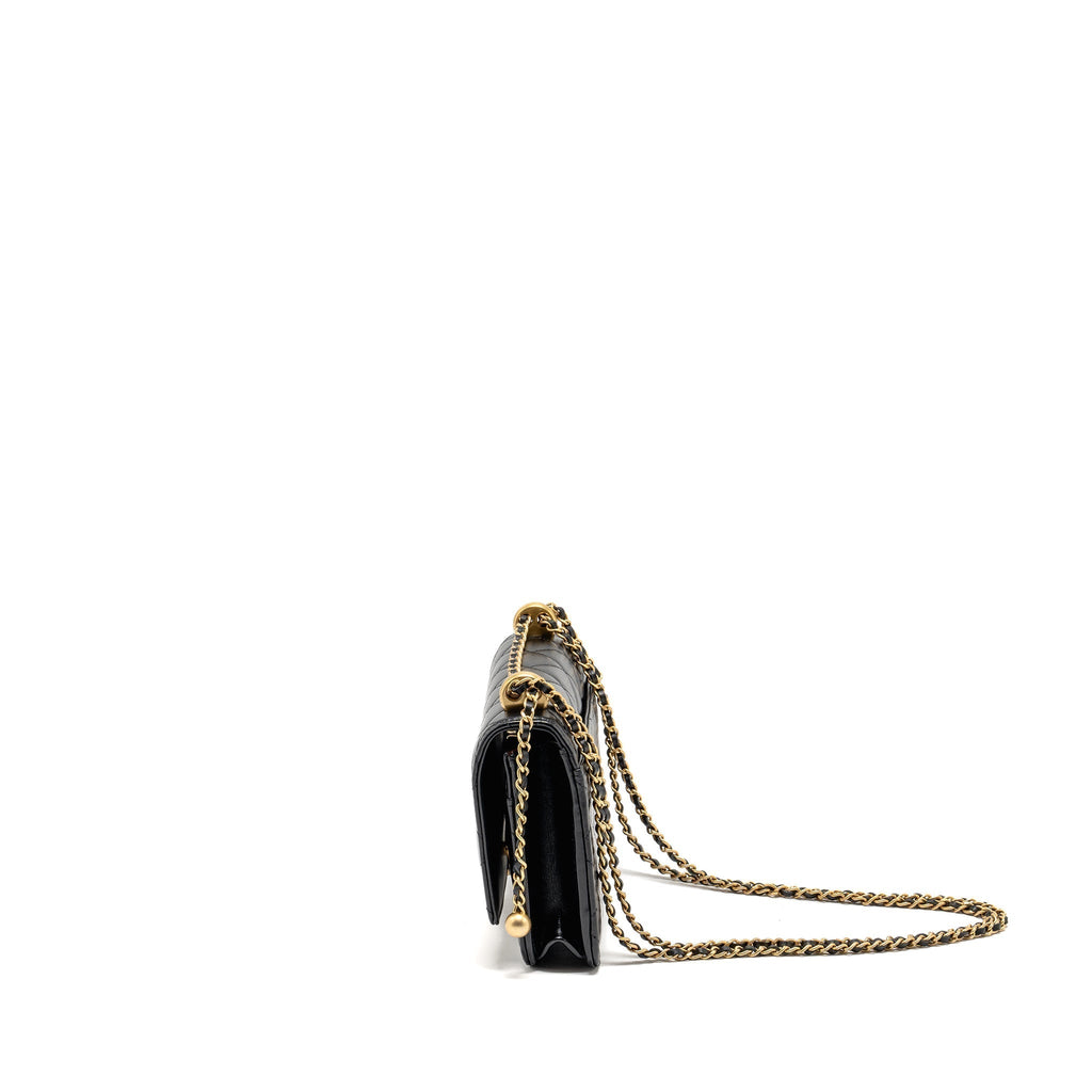 chanel-24c-gold-crush-wallet-on-chain-calfskin-black-ghwmicrochip