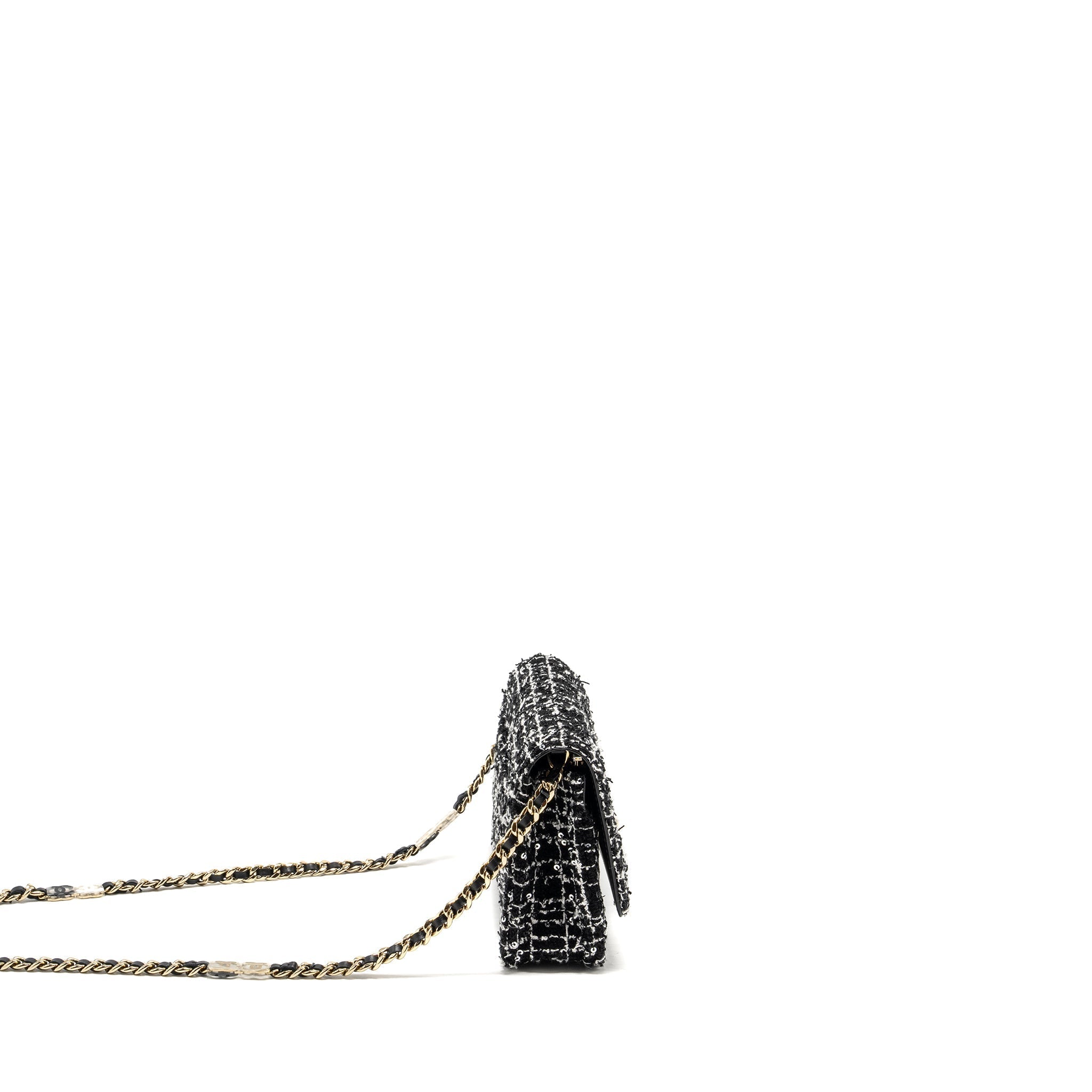 chanel-24p-detail-chains-wallet-on-chain-tweed-sequins-black-white-lghwmicrochip