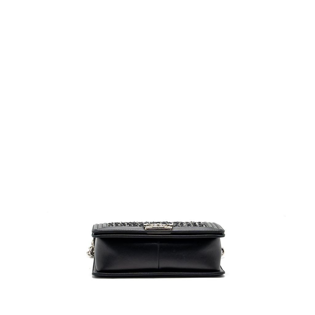 chanel-medium-boy-bag-tweed-calfskin-multicolour-shw