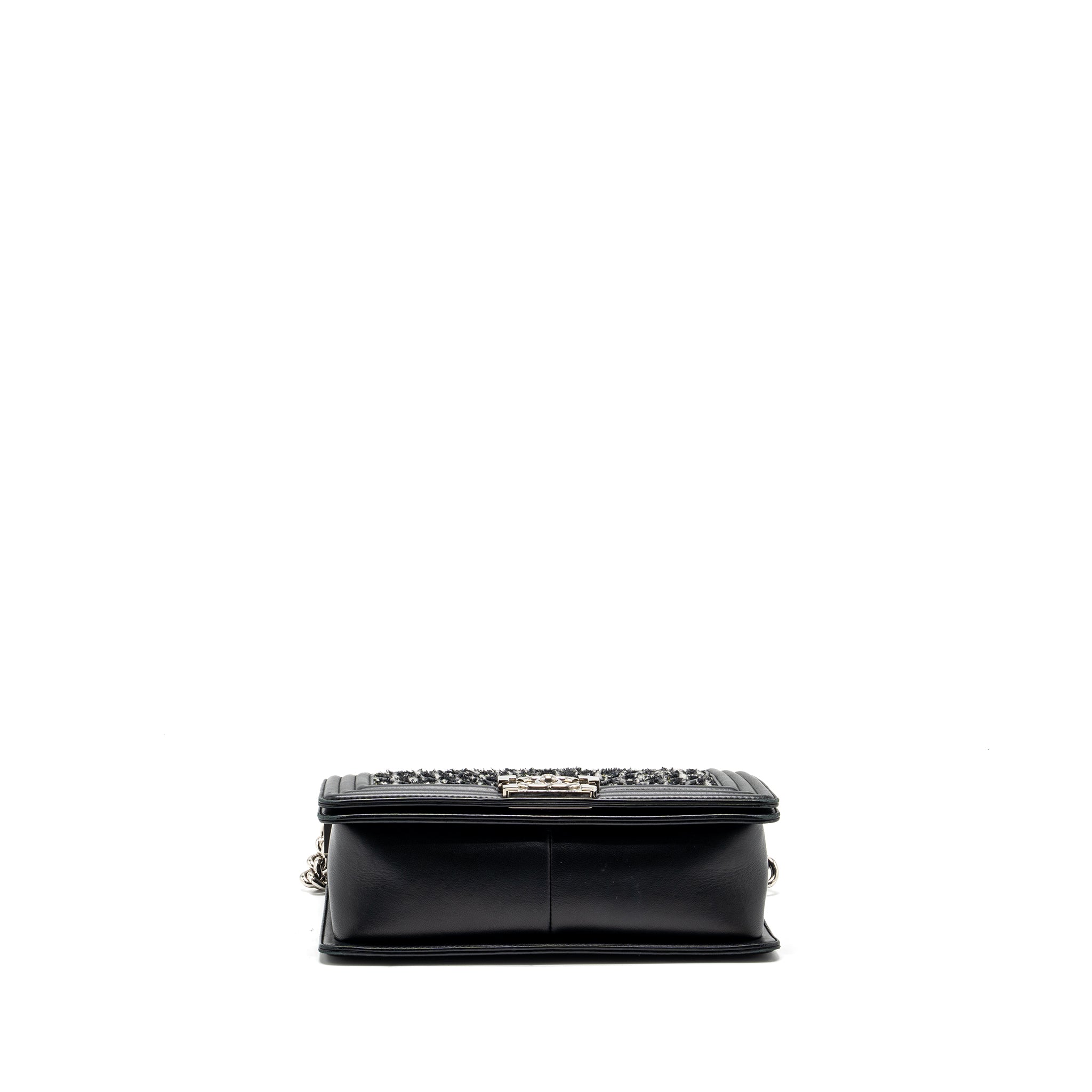 chanel-medium-boy-bag-tweed-calfskin-multicolour-shw