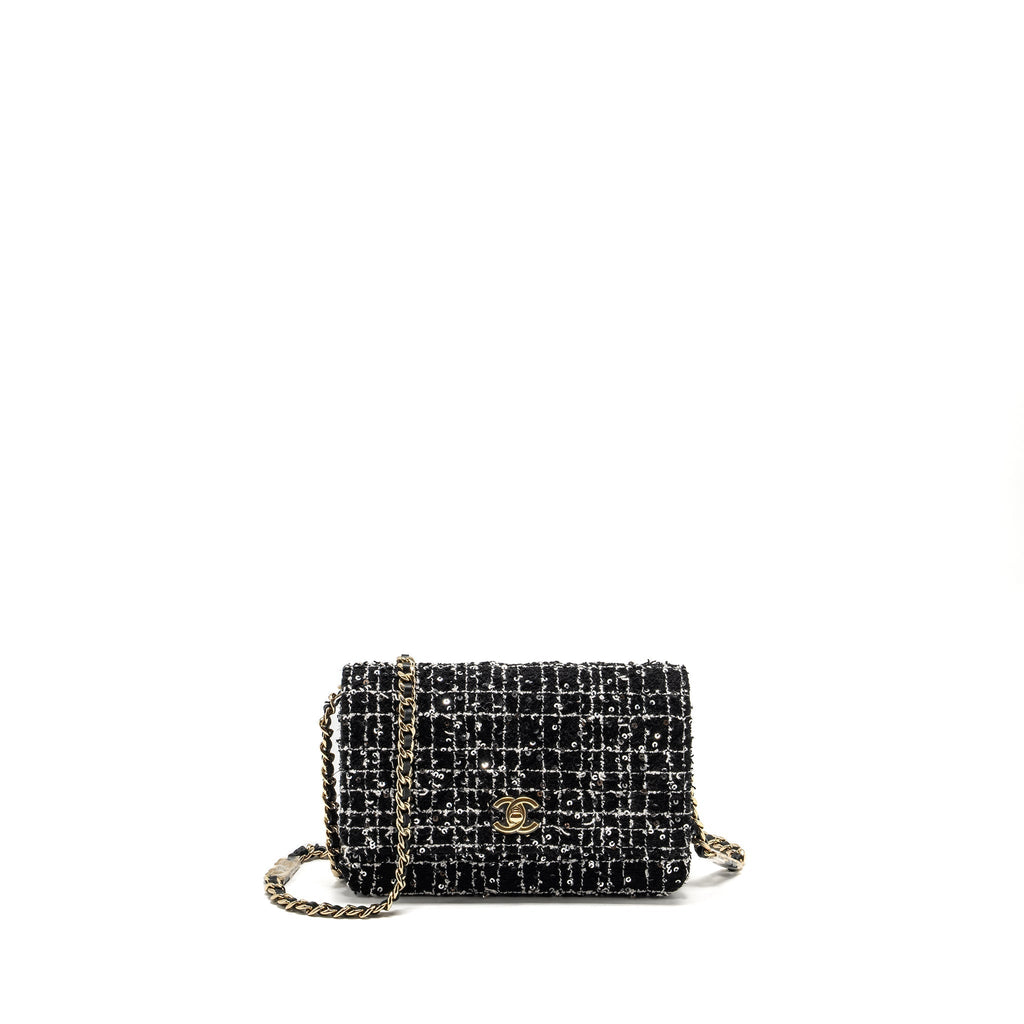 chanel-24p-detail-chains-wallet-on-chain-tweed-sequins-black-white-lghwmicrochip