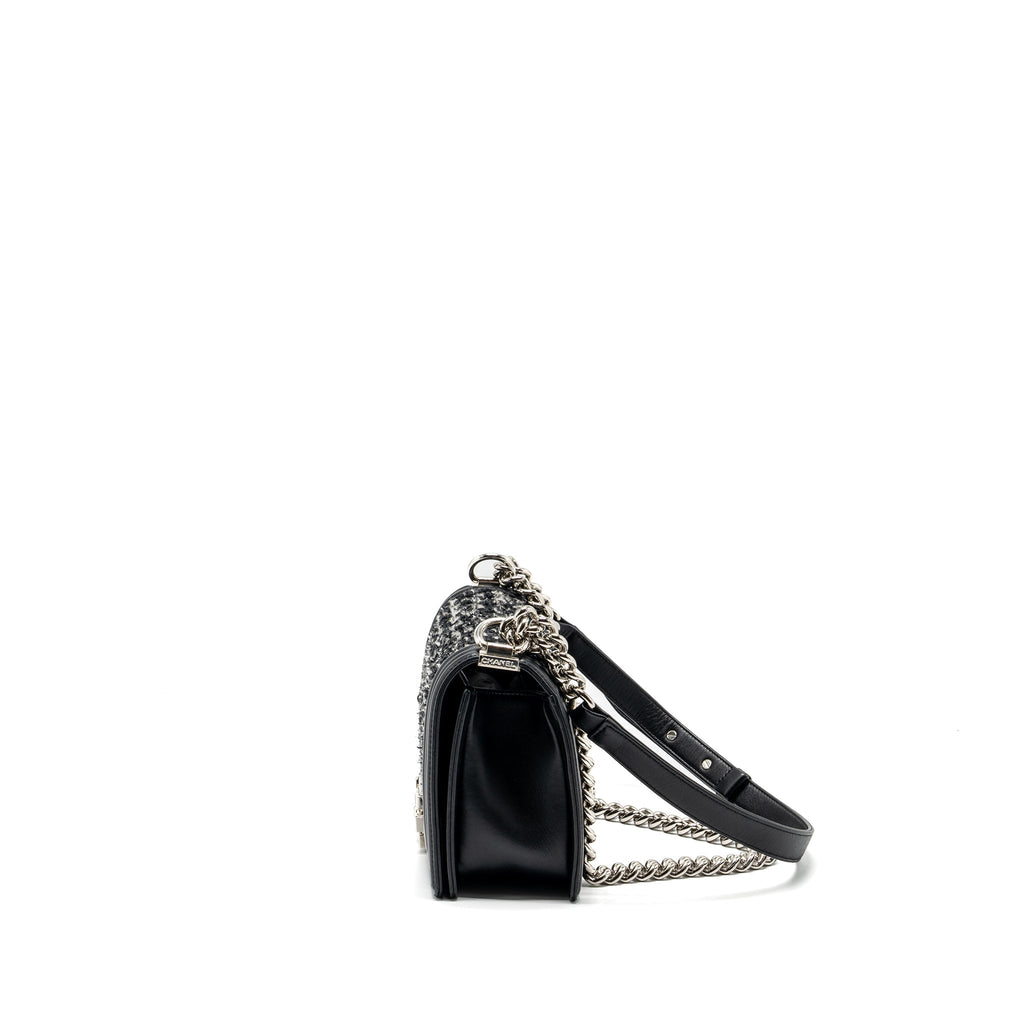 chanel-medium-boy-bag-tweed-calfskin-multicolour-shw