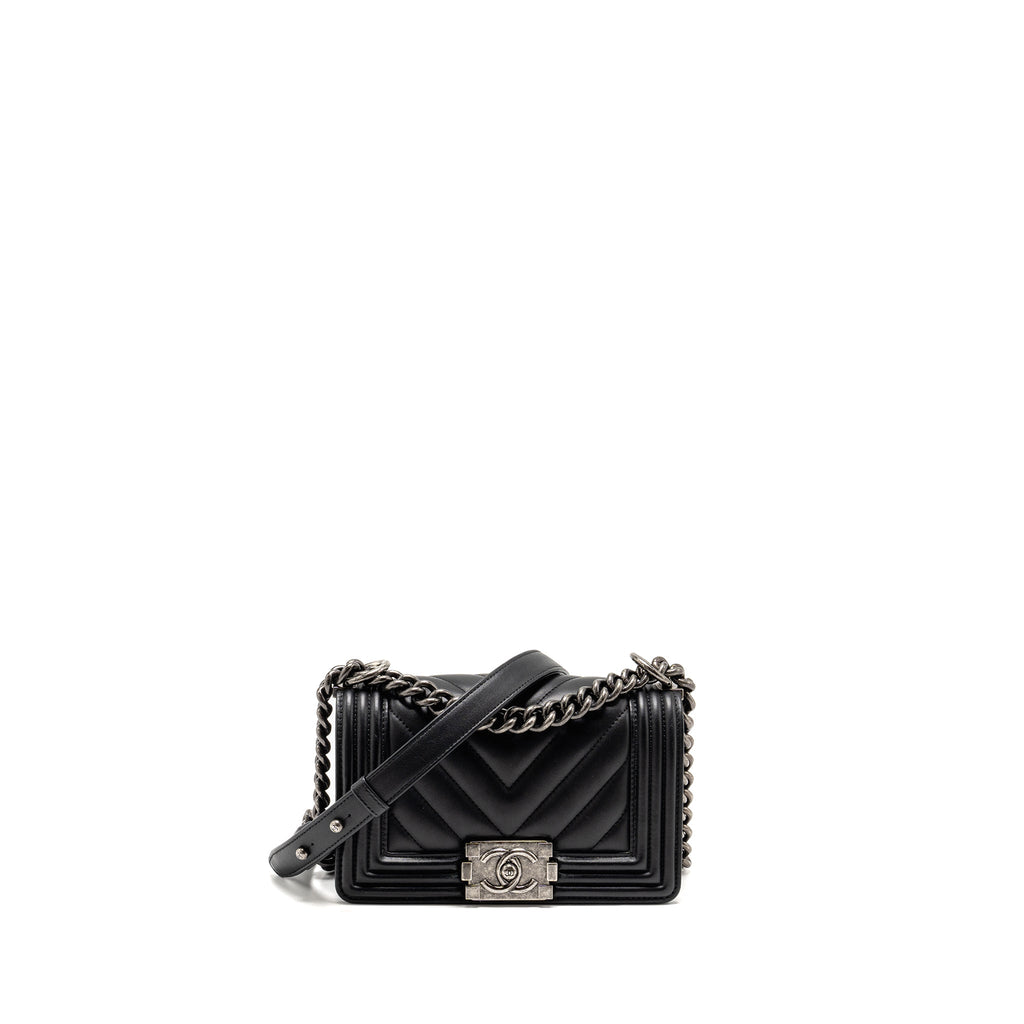 chanel-small-boy-bag-lambskin-black-ruthenium-shw