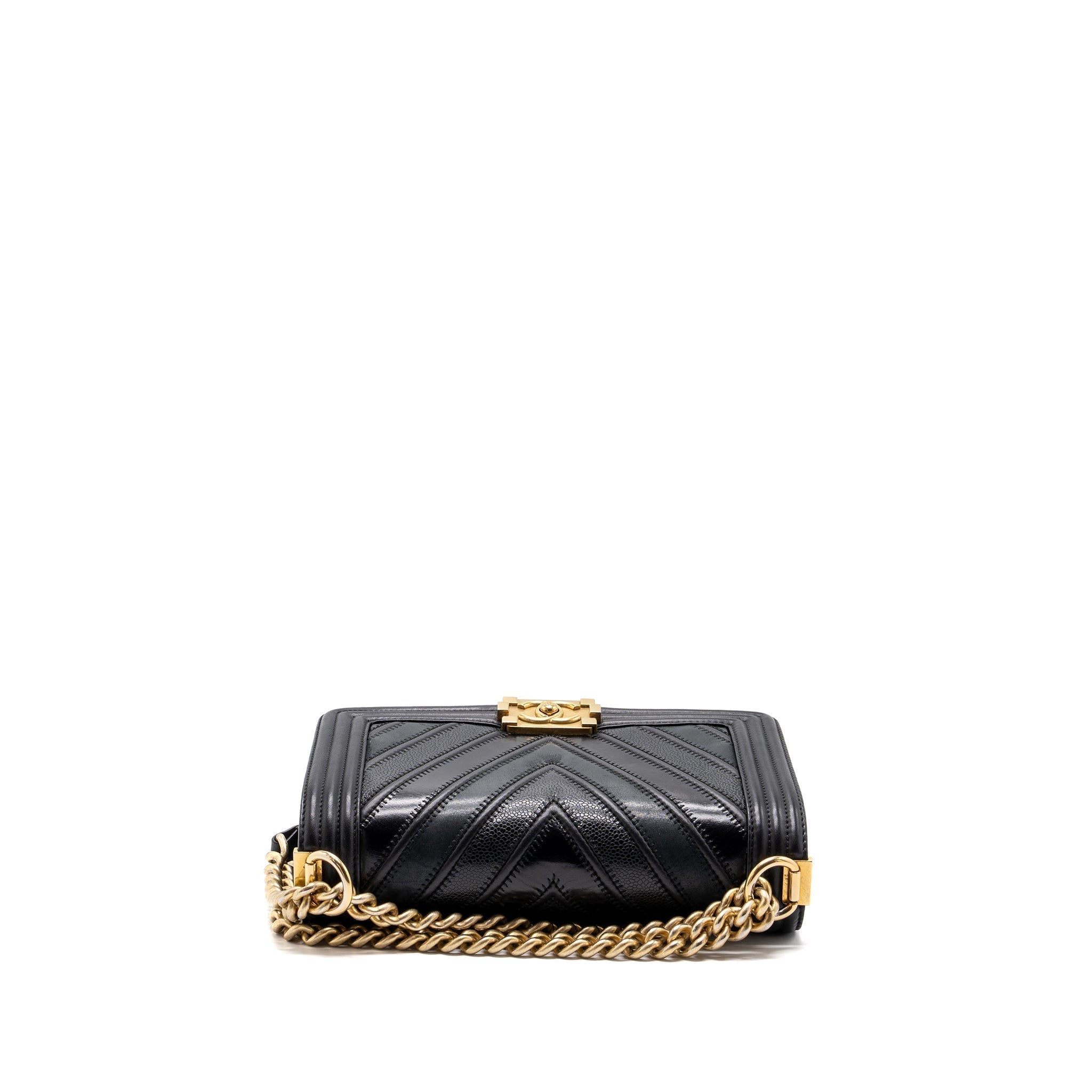 copy-of-chanel-medium-boy-bag-chevron-calfskin-black-ghw