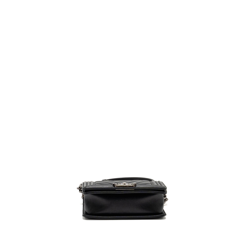 chanel-small-boy-bag-lambskin-black-ruthenium-shw
