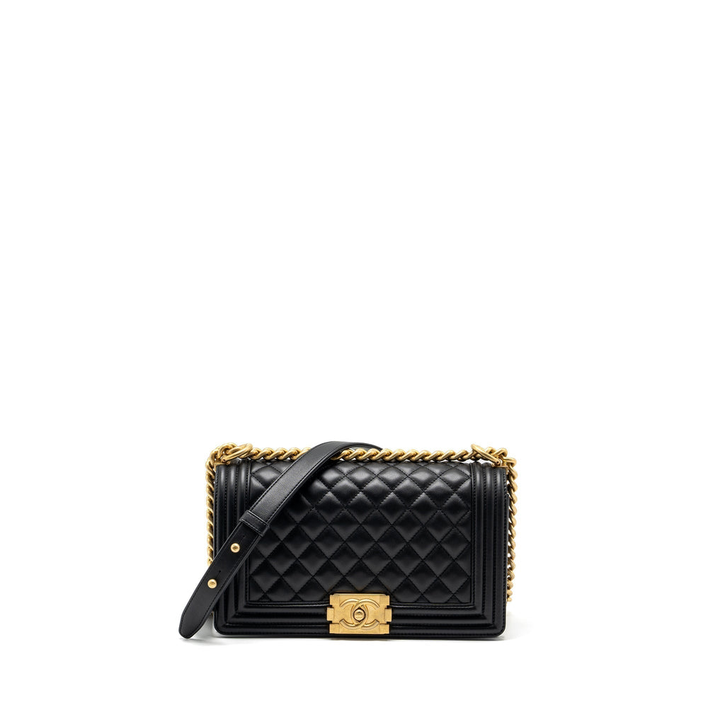 chanel-medium-boy-bag-smooth-calfskin-black-ghwmicrochip