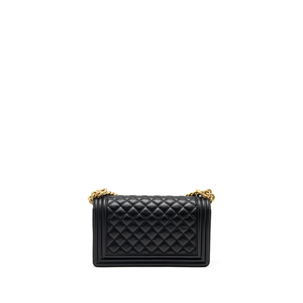 chanel-medium-boy-bag-smooth-calfskin-black-ghwmicrochip