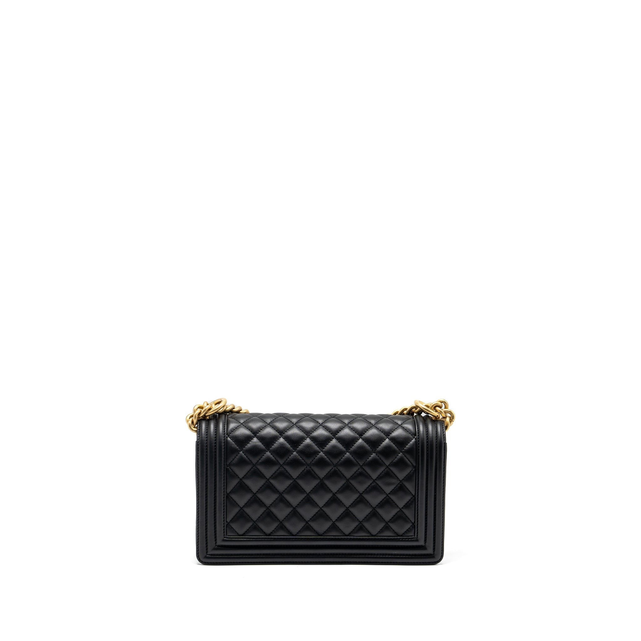 chanel-medium-boy-bag-smooth-calfskin-black-ghwmicrochip