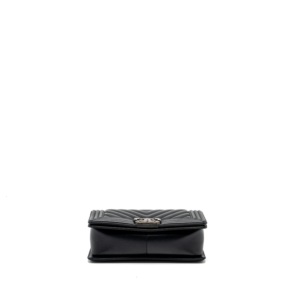 chanel-medium-chevron-boy-bag-lambskin-black-ruthenium-hardware