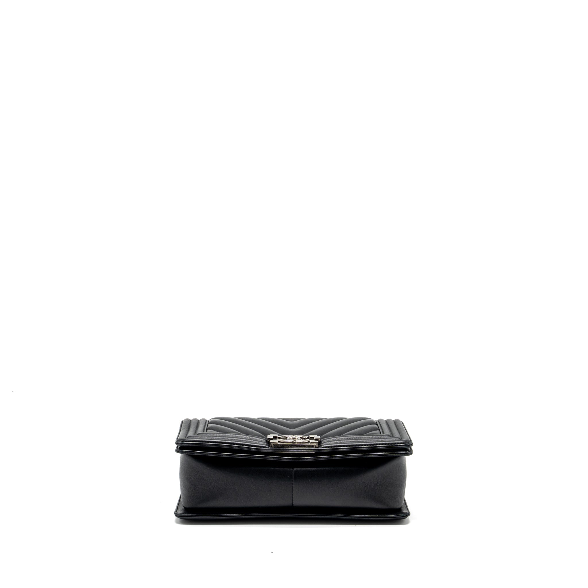 chanel-medium-chevron-boy-bag-lambskin-black-ruthenium-hardware
