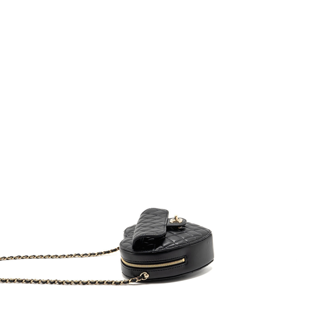 chanel-22s-heart-bag-lambskin-black-lghwmicrochip