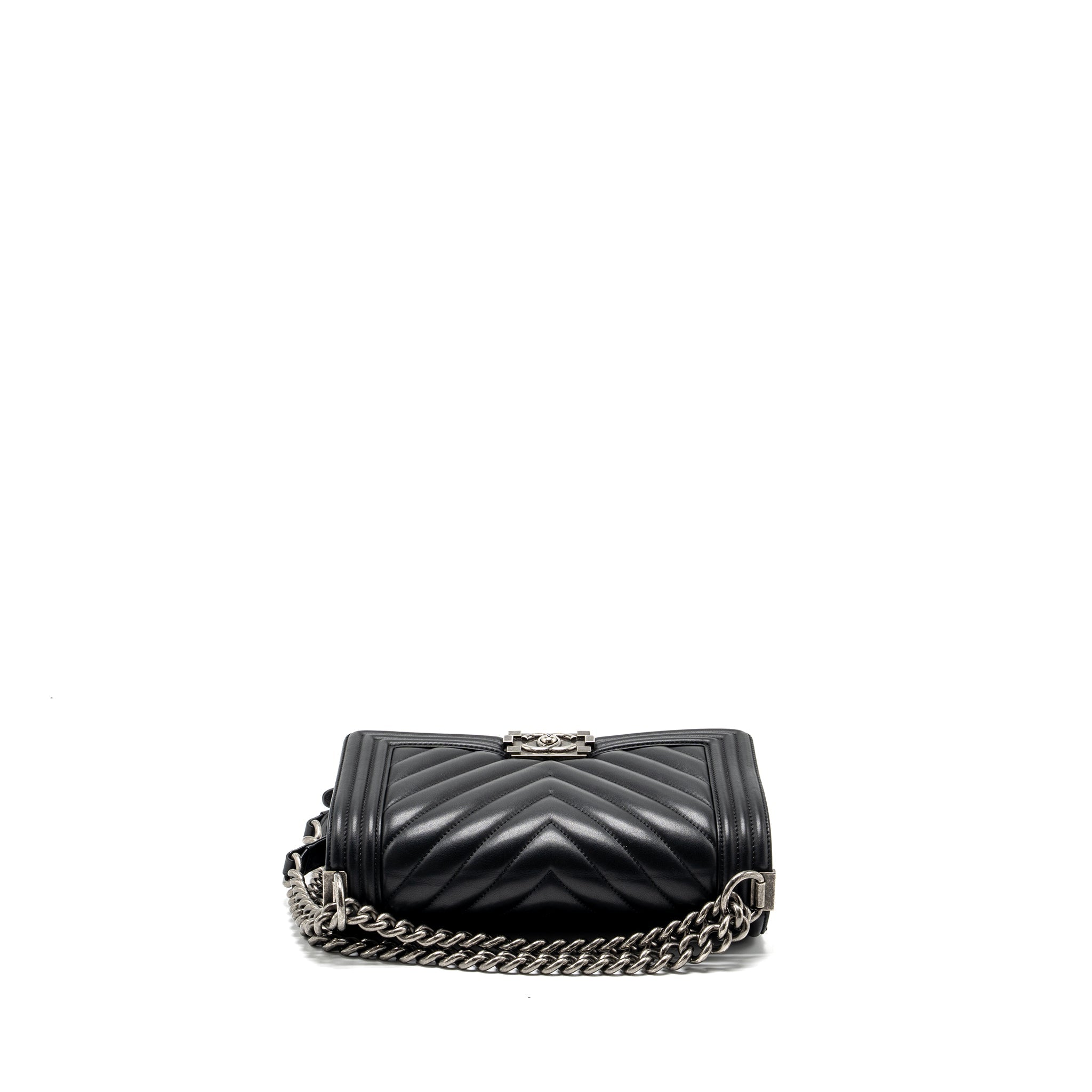 chanel-medium-chevron-boy-bag-lambskin-black-ruthenium-hardware