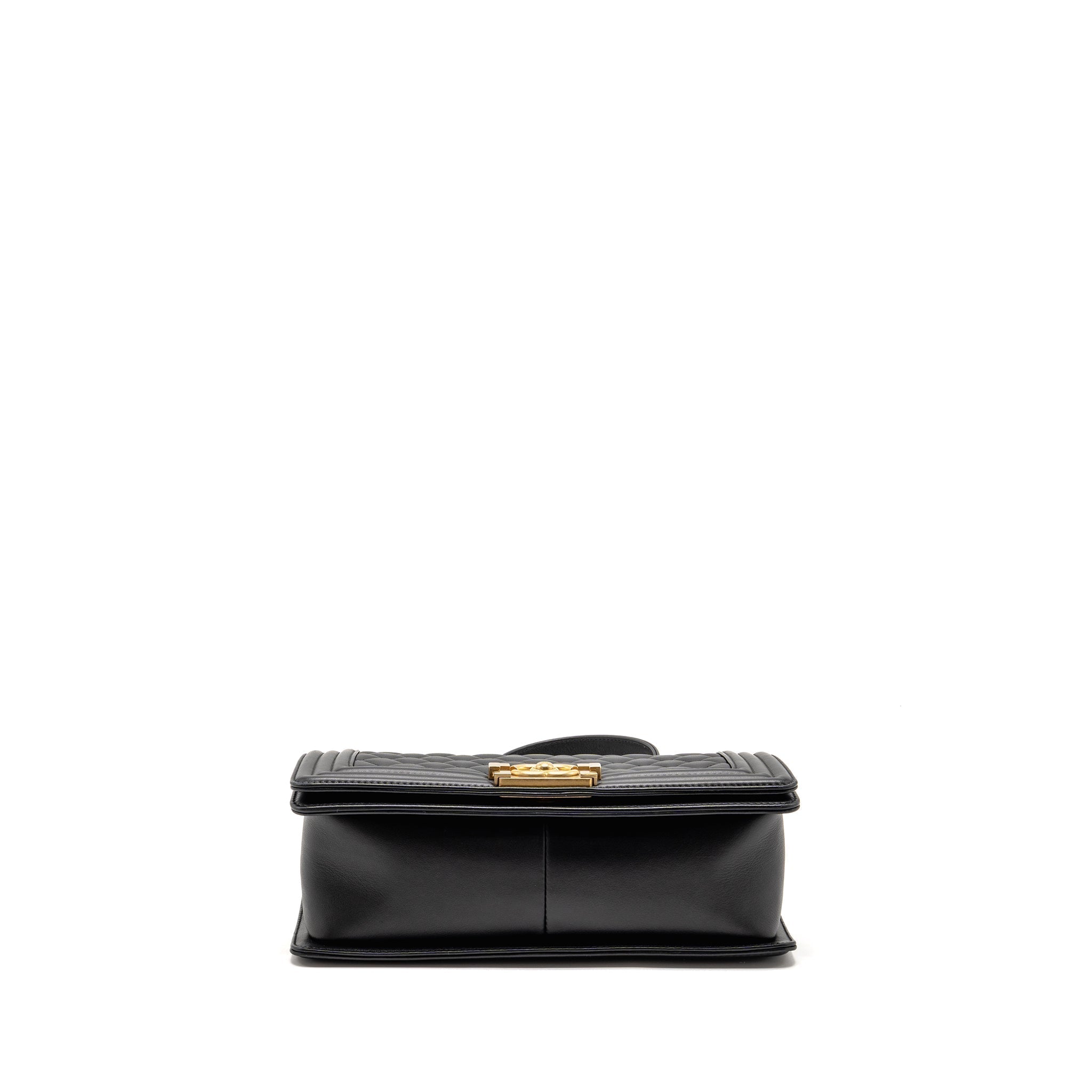 chanel-medium-boy-bag-calfskin-black-ghwmicrochip