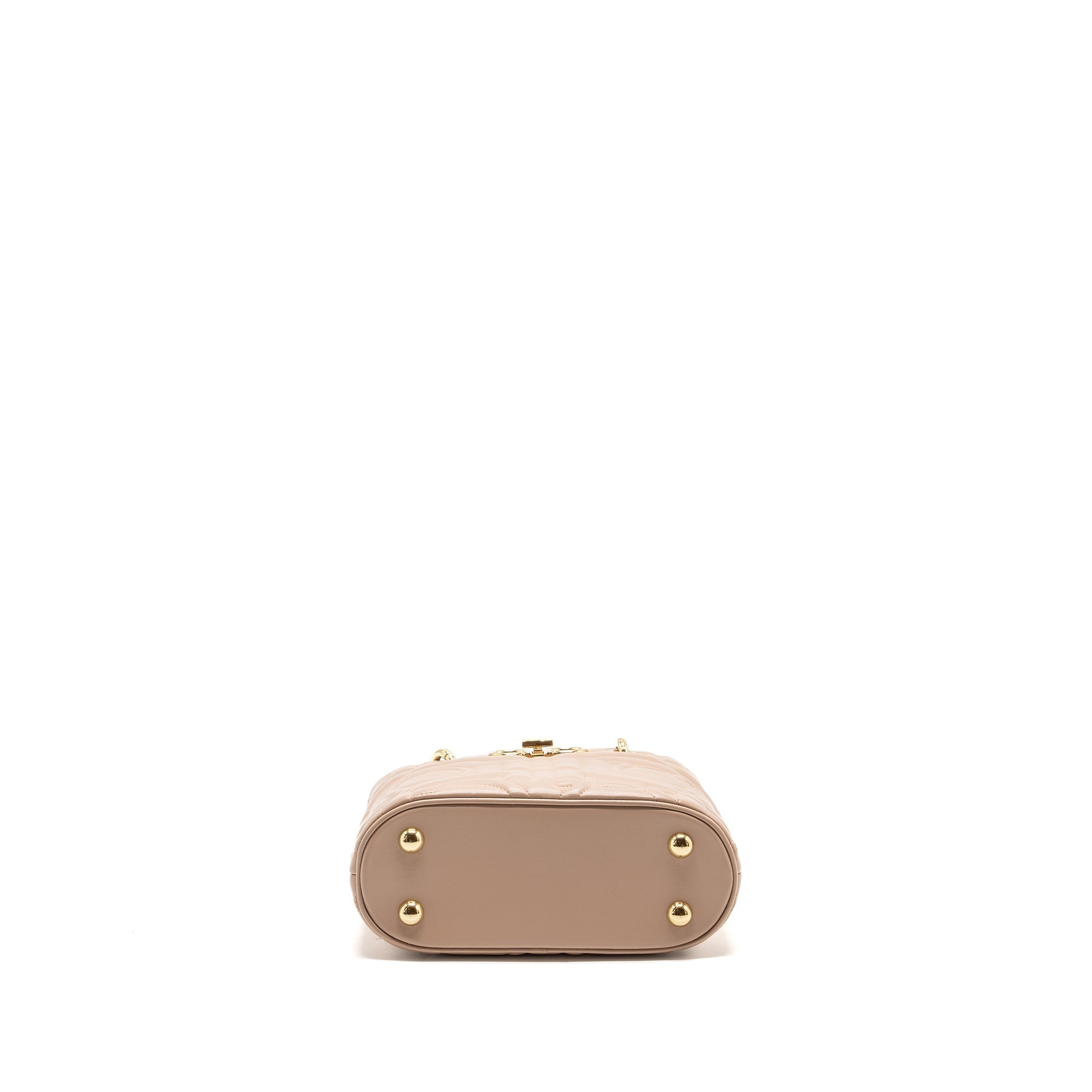 ferragamo-gancini-quilted-leather-tote-bag-calfskin-beige-lghw
