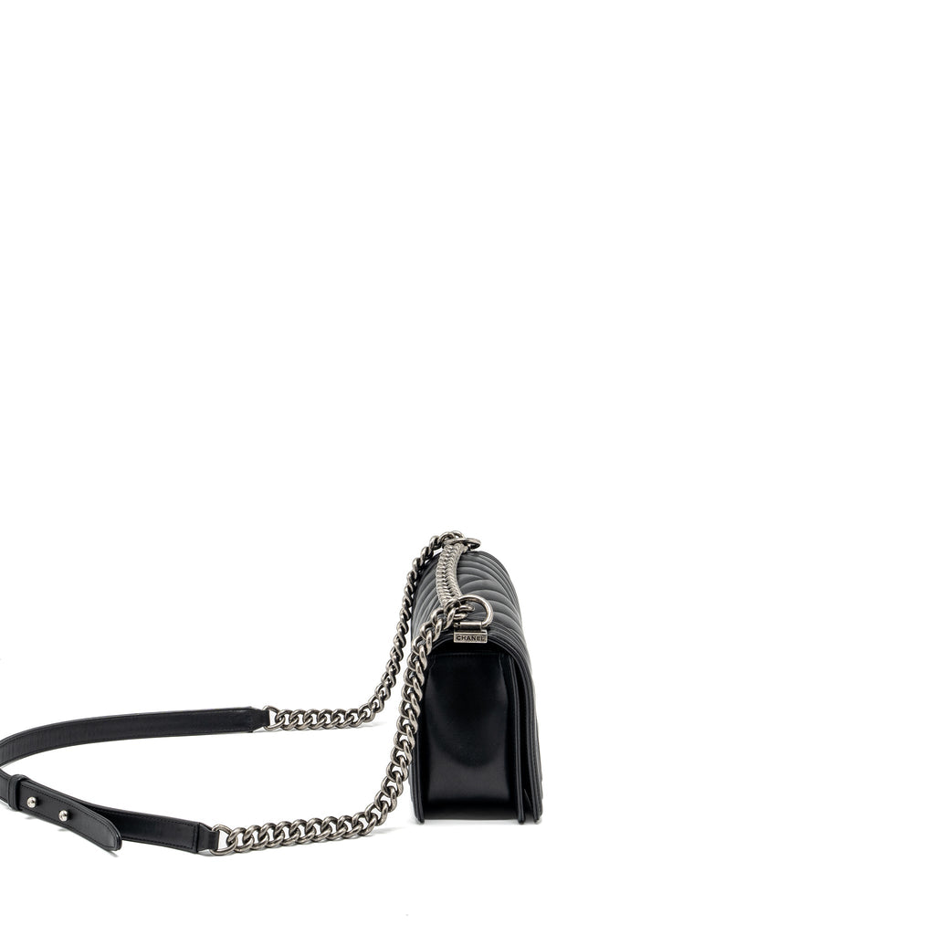 chanel-medium-chevron-boy-bag-lambskin-black-ruthenium-hardware