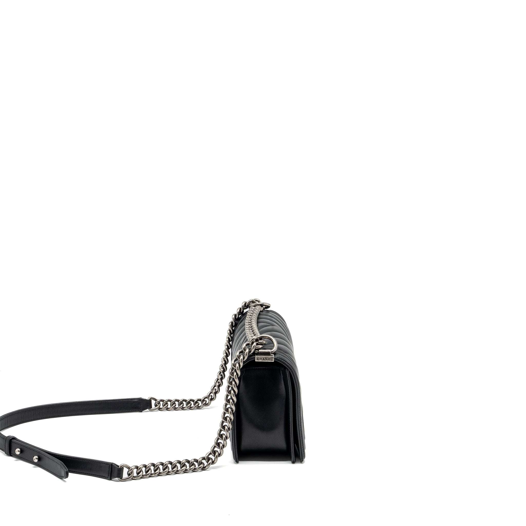 chanel-medium-chevron-boy-bag-lambskin-black-ruthenium-hardware