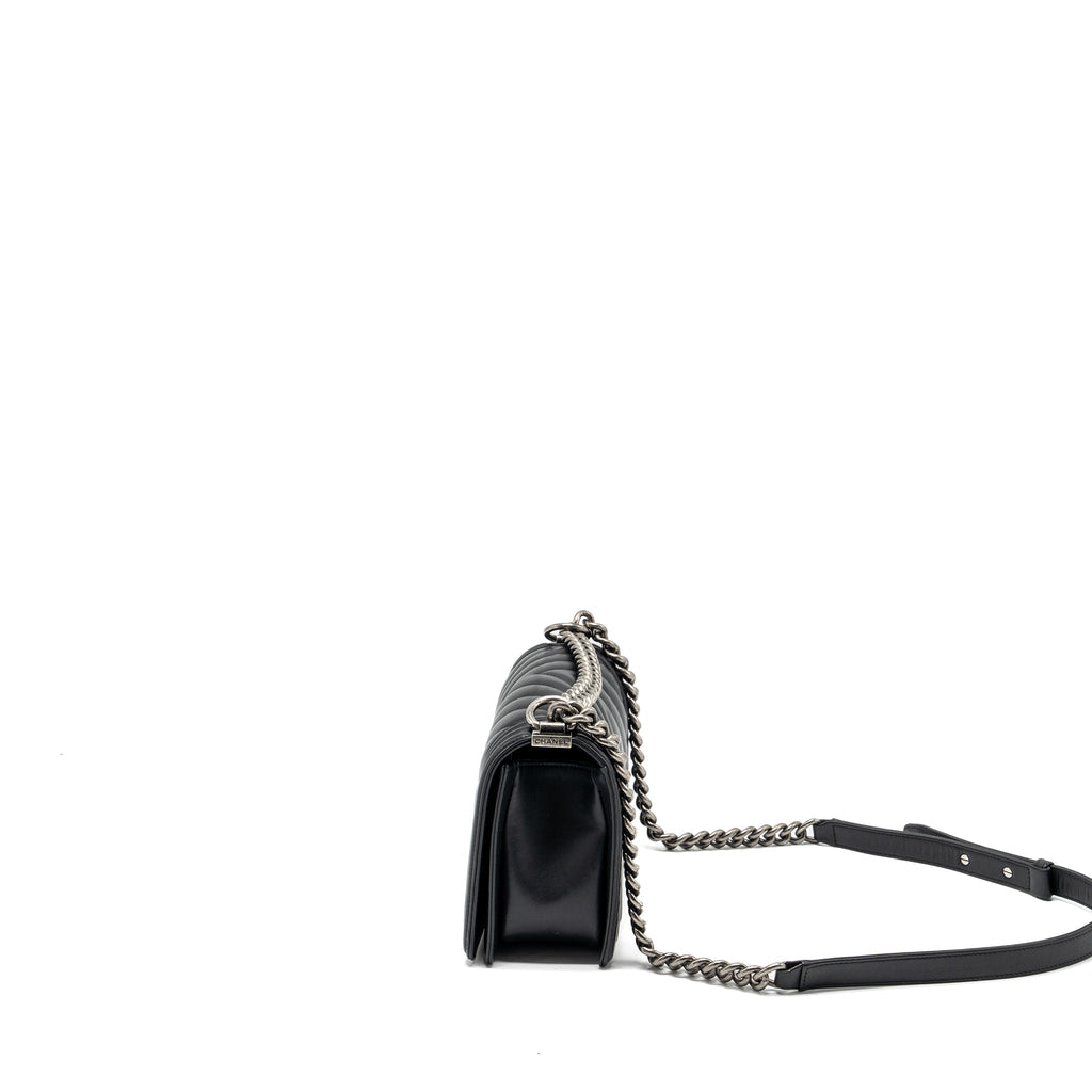 chanel-medium-chevron-boy-bag-lambskin-black-ruthenium-hardware