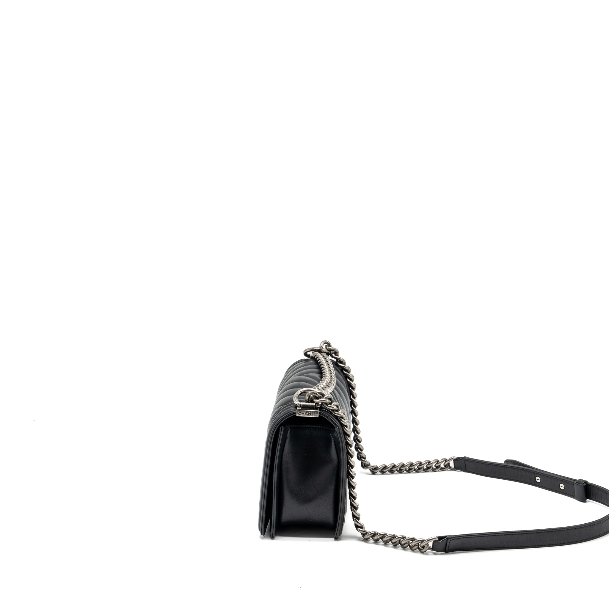 chanel-medium-chevron-boy-bag-lambskin-black-ruthenium-hardware
