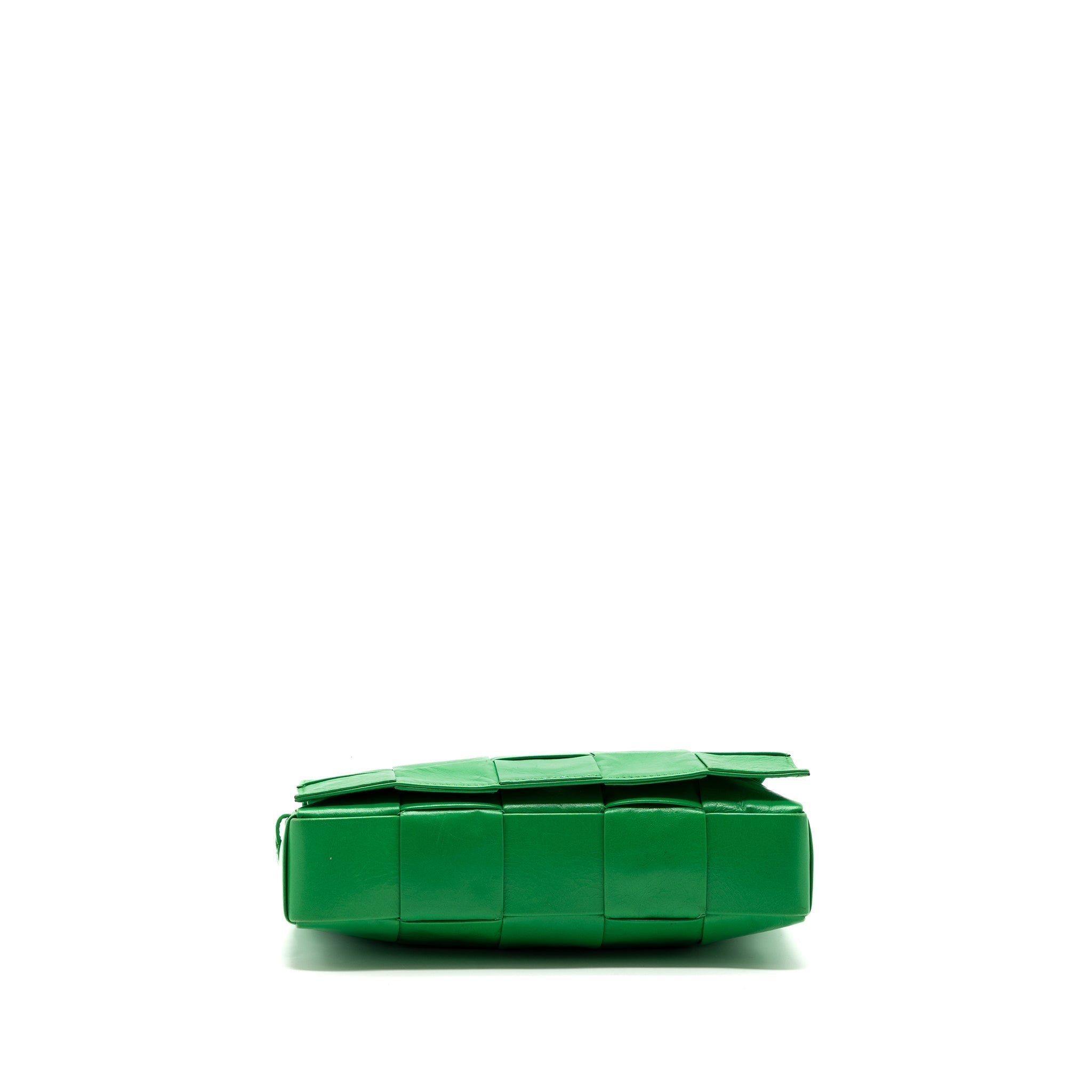 bottega-veneta-cassette-leather-green-shw