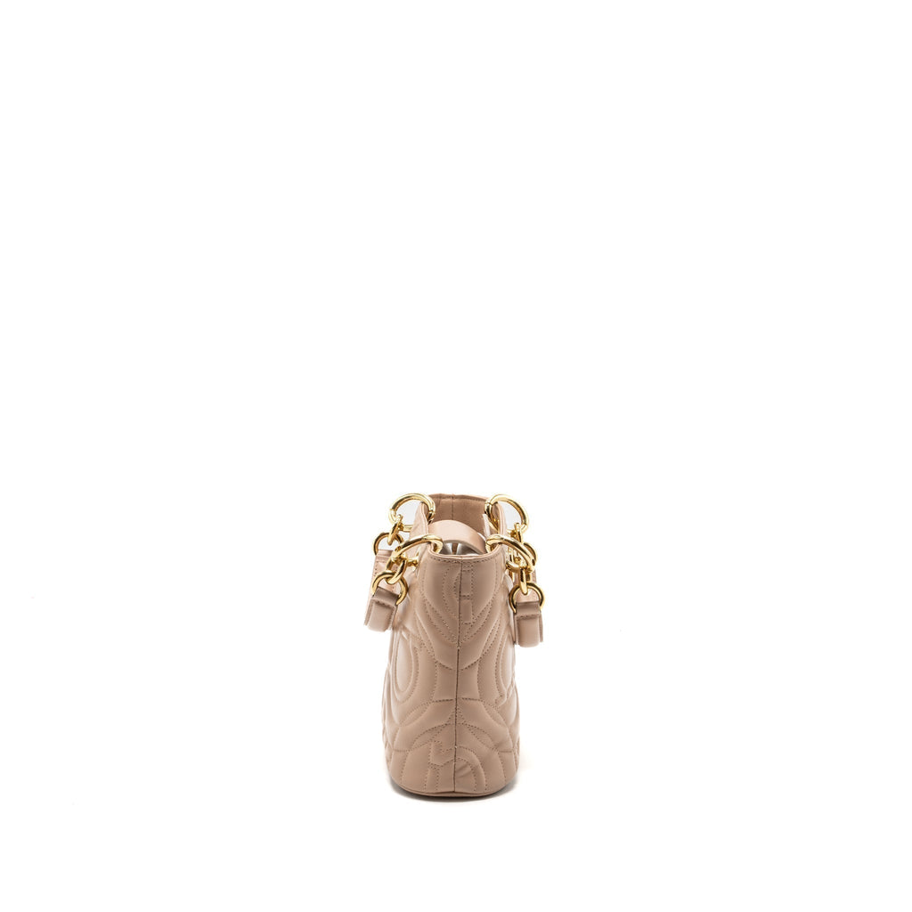 ferragamo-gancini-quilted-leather-tote-bag-calfskin-beige-lghw