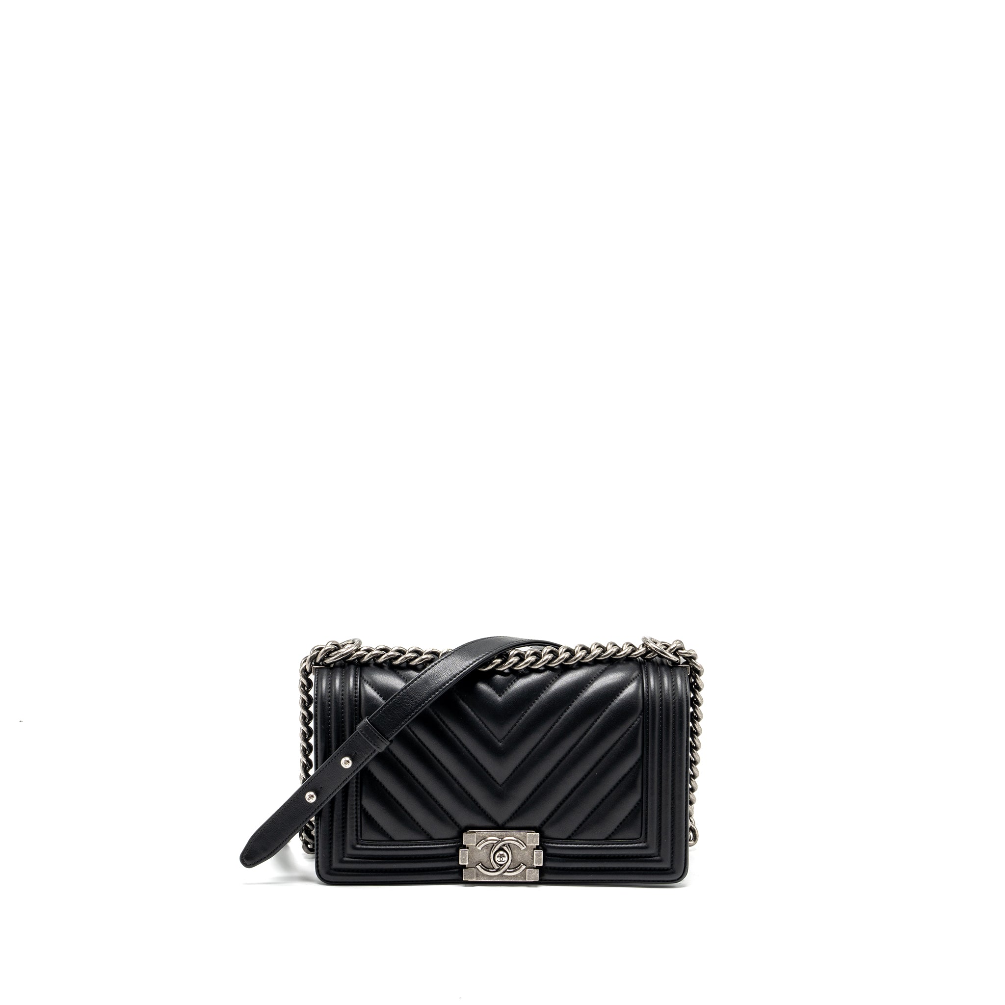 chanel-medium-chevron-boy-bag-lambskin-black-ruthenium-hardware