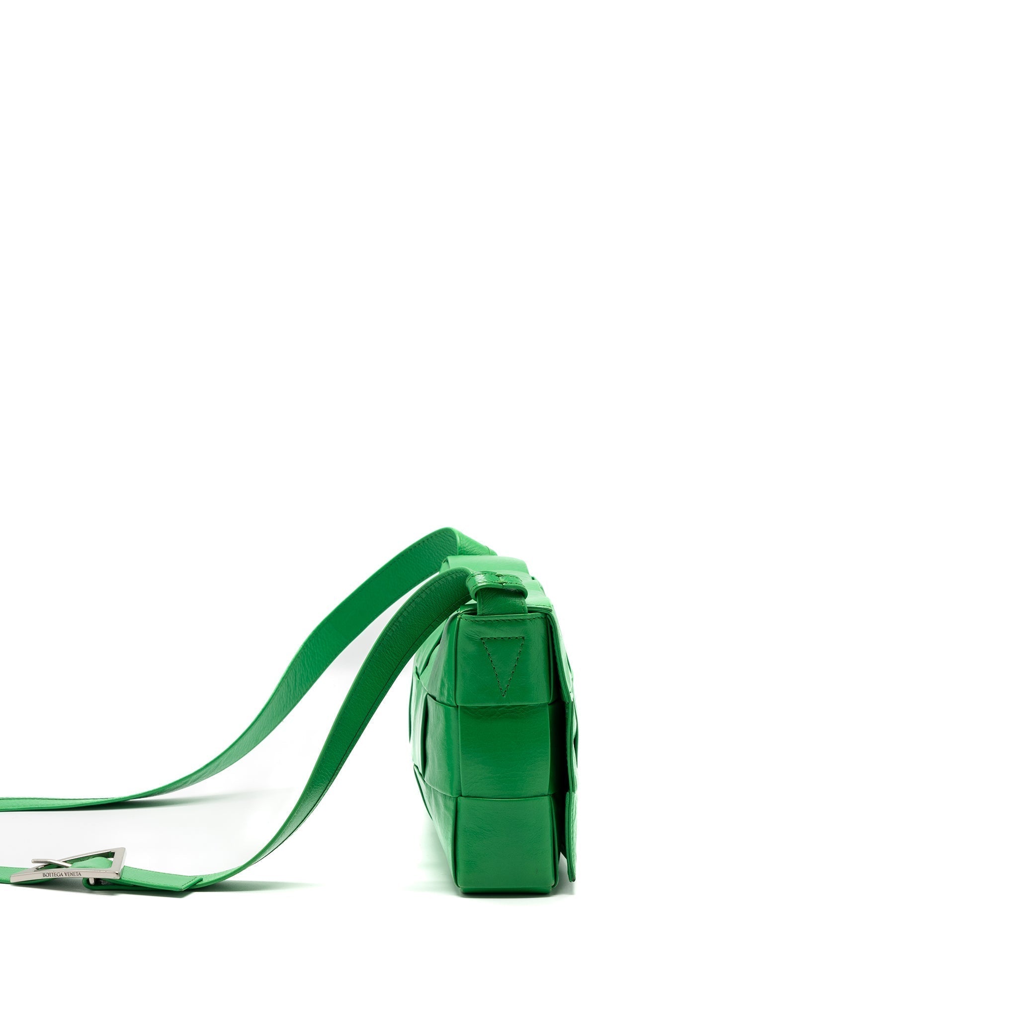 bottega-veneta-cassette-leather-green-shw