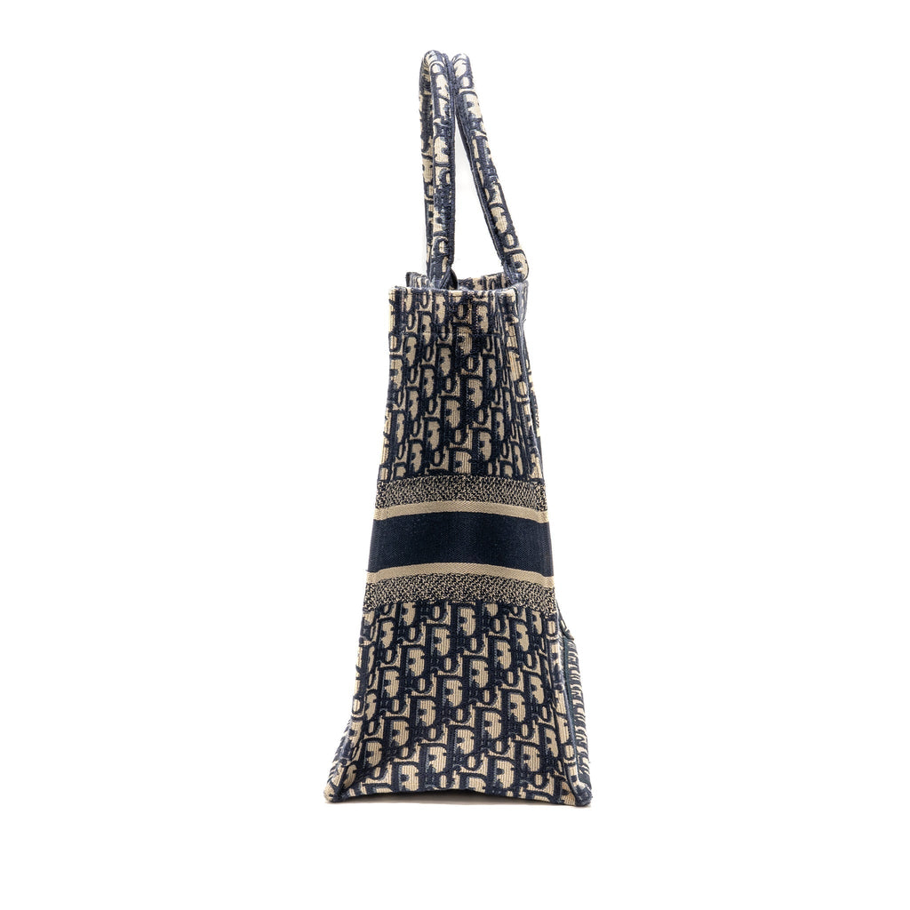 dior-large-book-tote-oblique-embroidery-ecru-blue-copy