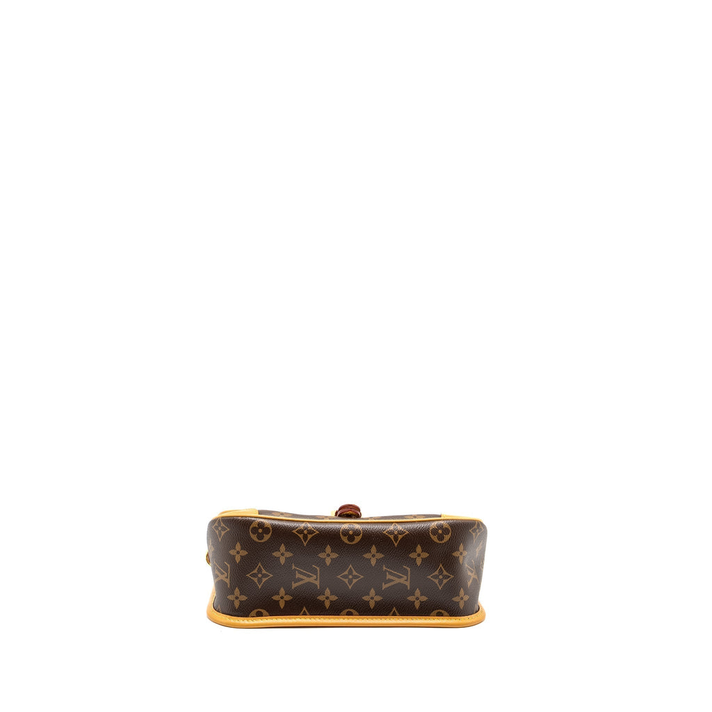 louis-vuitton-diane-bag-with-fuchsia-strap-monogram-canvas-ghw