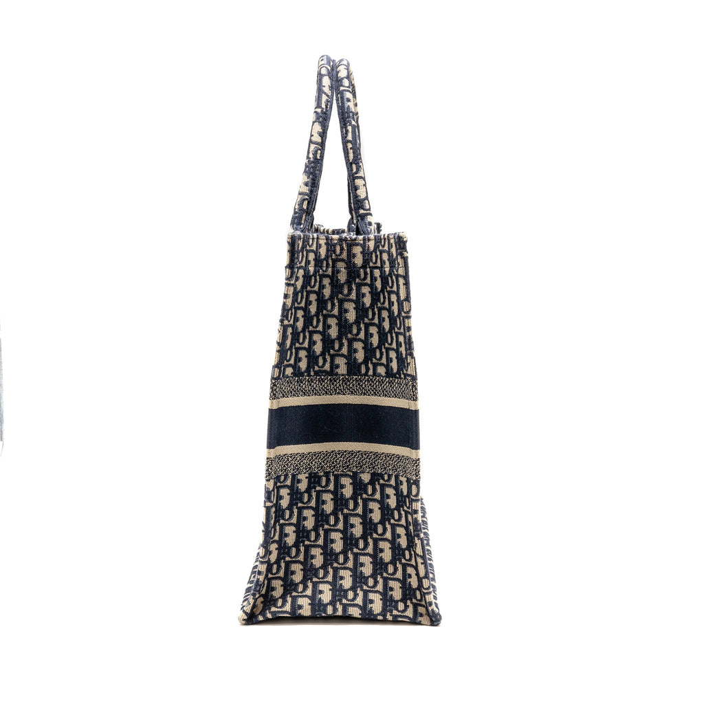 dior-large-book-tote-oblique-embroidery-ecru-blue-copy