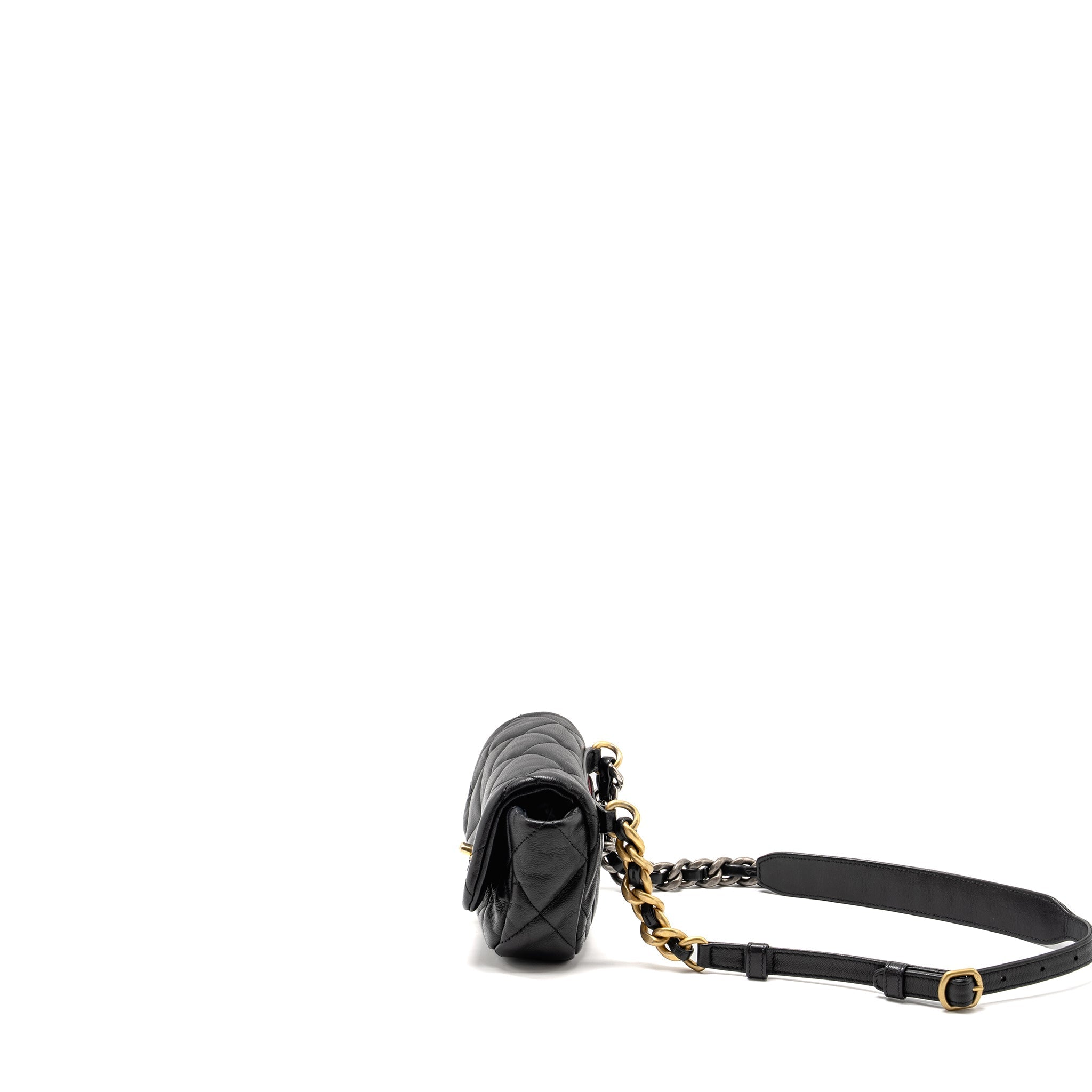 chanel-19-quilted-waist-belt-bag-calfskin-black-ghw