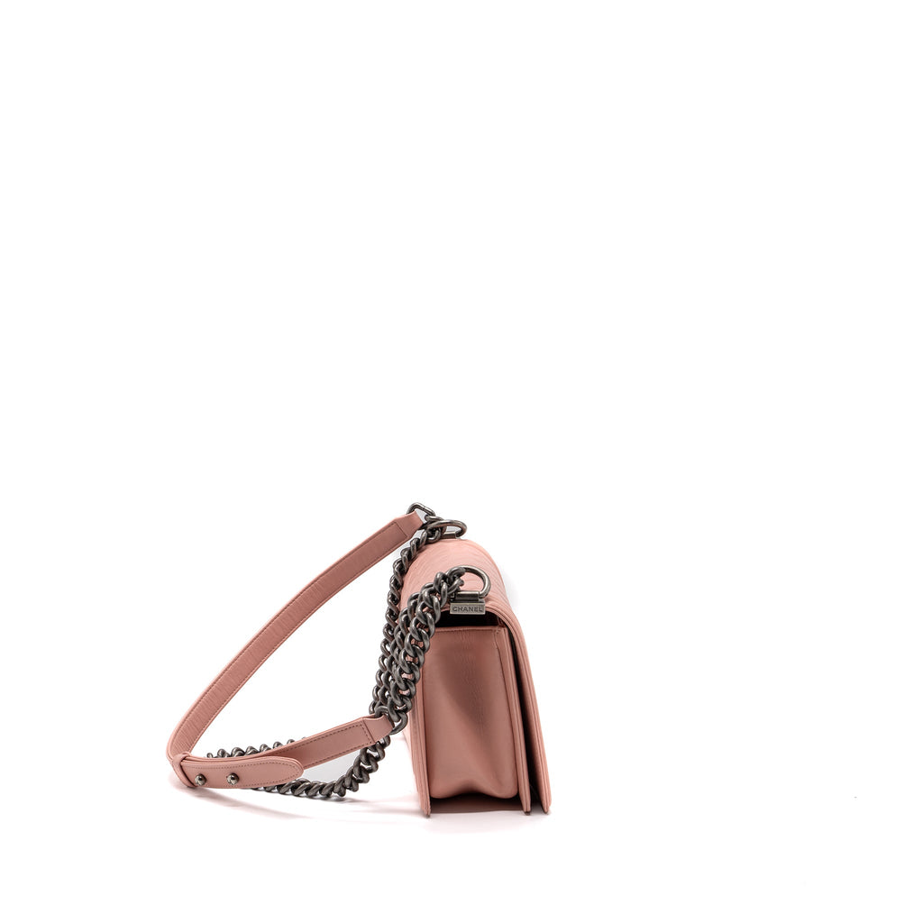 chanel-medium-boy-bag-lambskin-light-pink-ruthenium-hardware