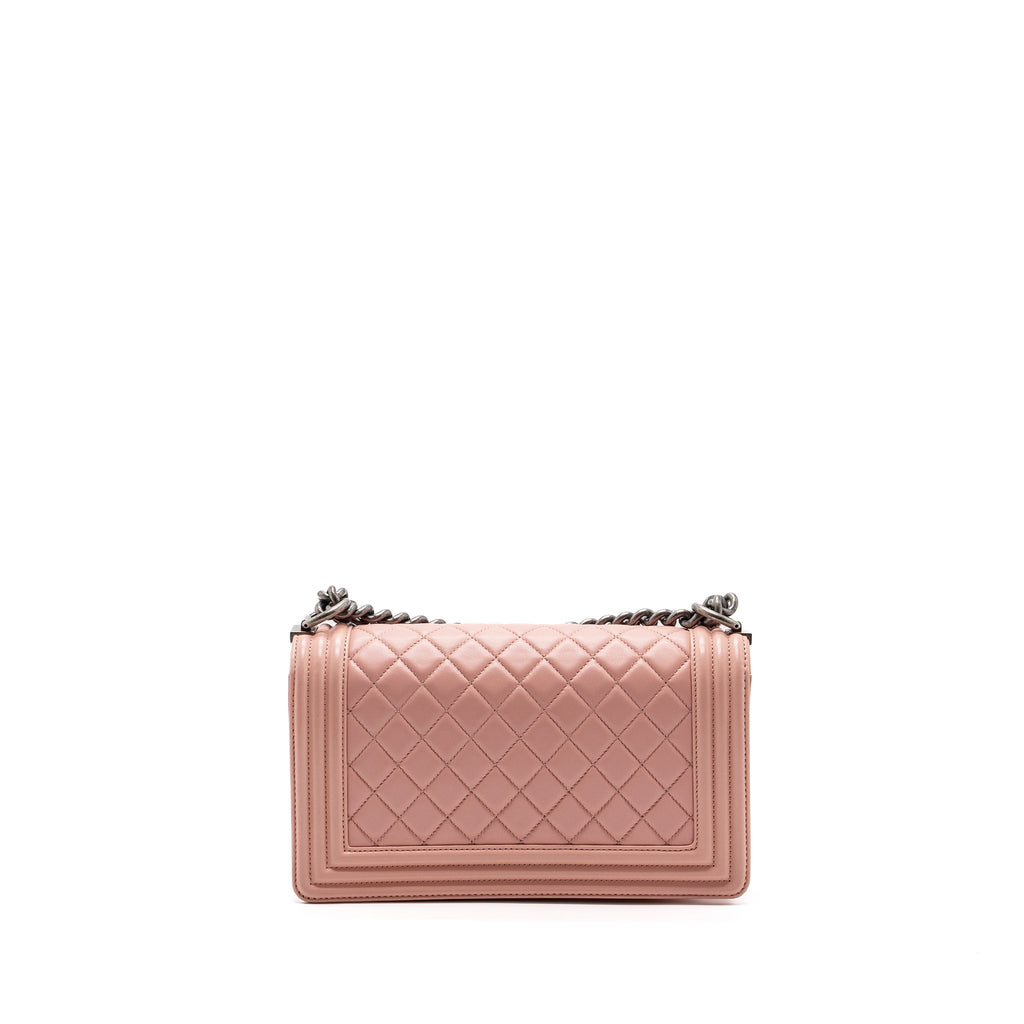 chanel-medium-boy-bag-lambskin-light-pink-ruthenium-hardware