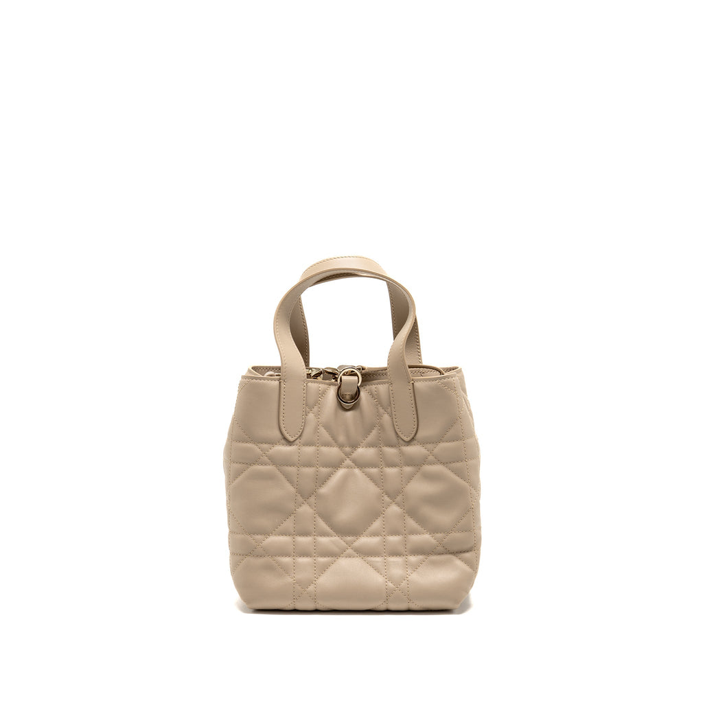 dior-small-dior-toujours-vertical-tote-bag-macrocannage-calfskin-powder-beige-lghw