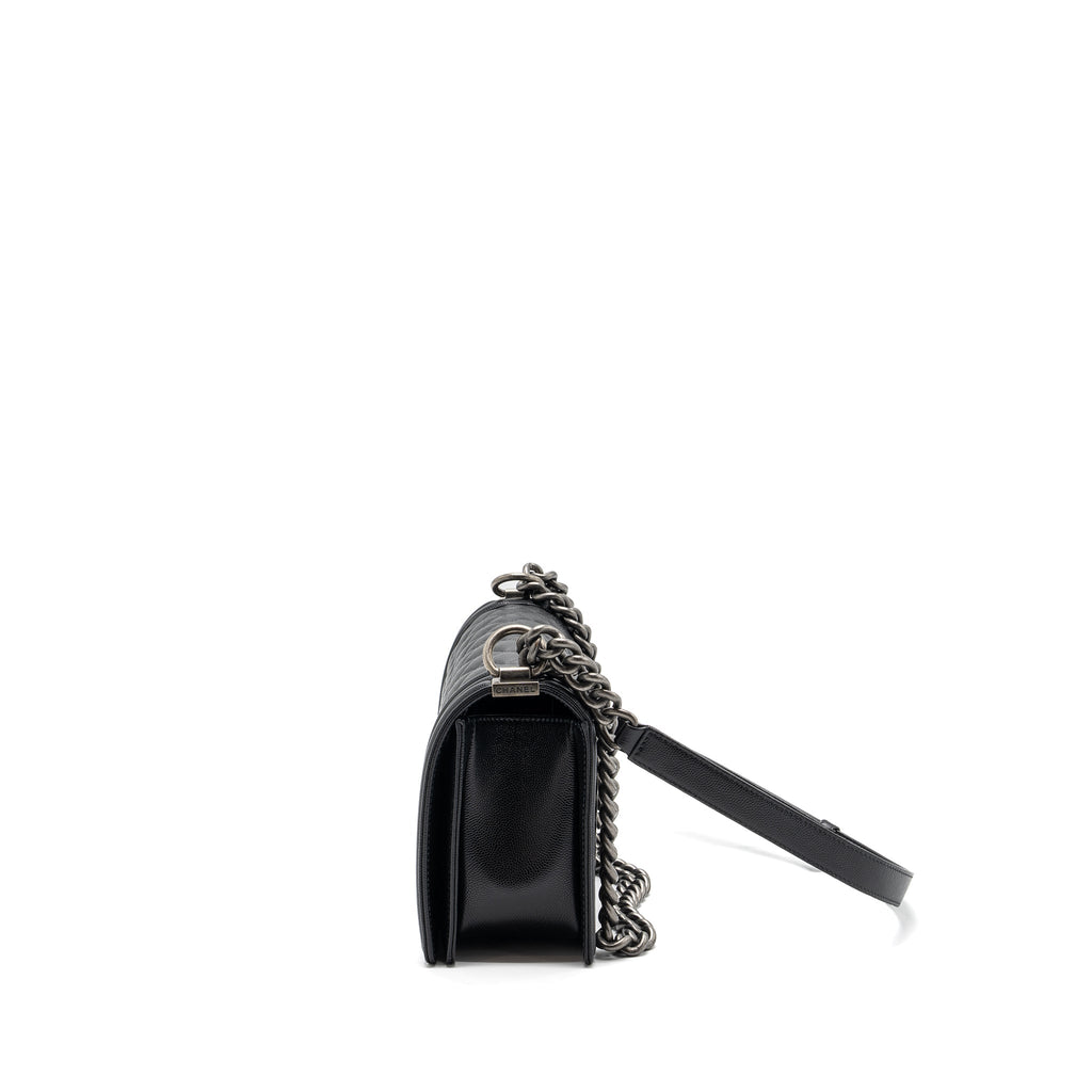 chanel-medium-boy-bag-caviar-black-ruthenium-silver-hardwaremicrochip