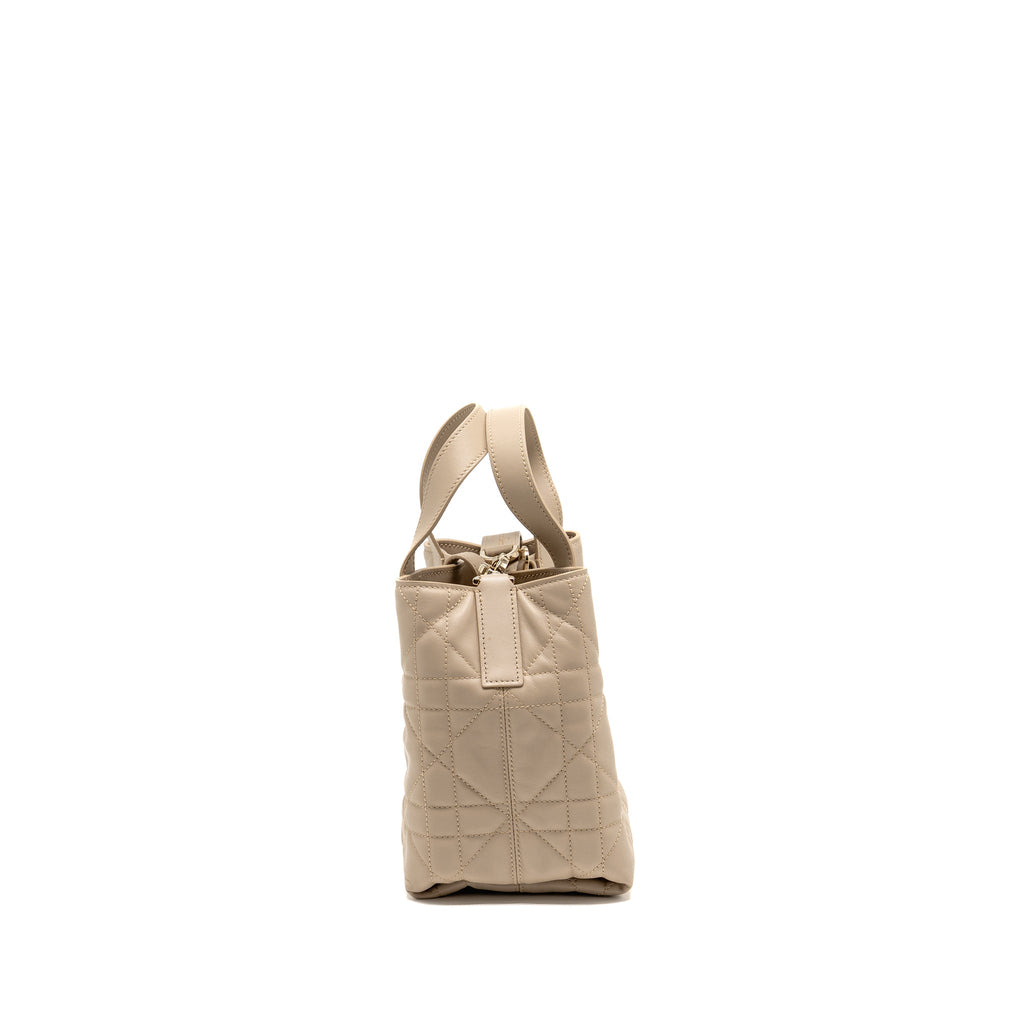 dior-small-dior-toujours-vertical-tote-bag-macrocannage-calfskin-powder-beige-lghw