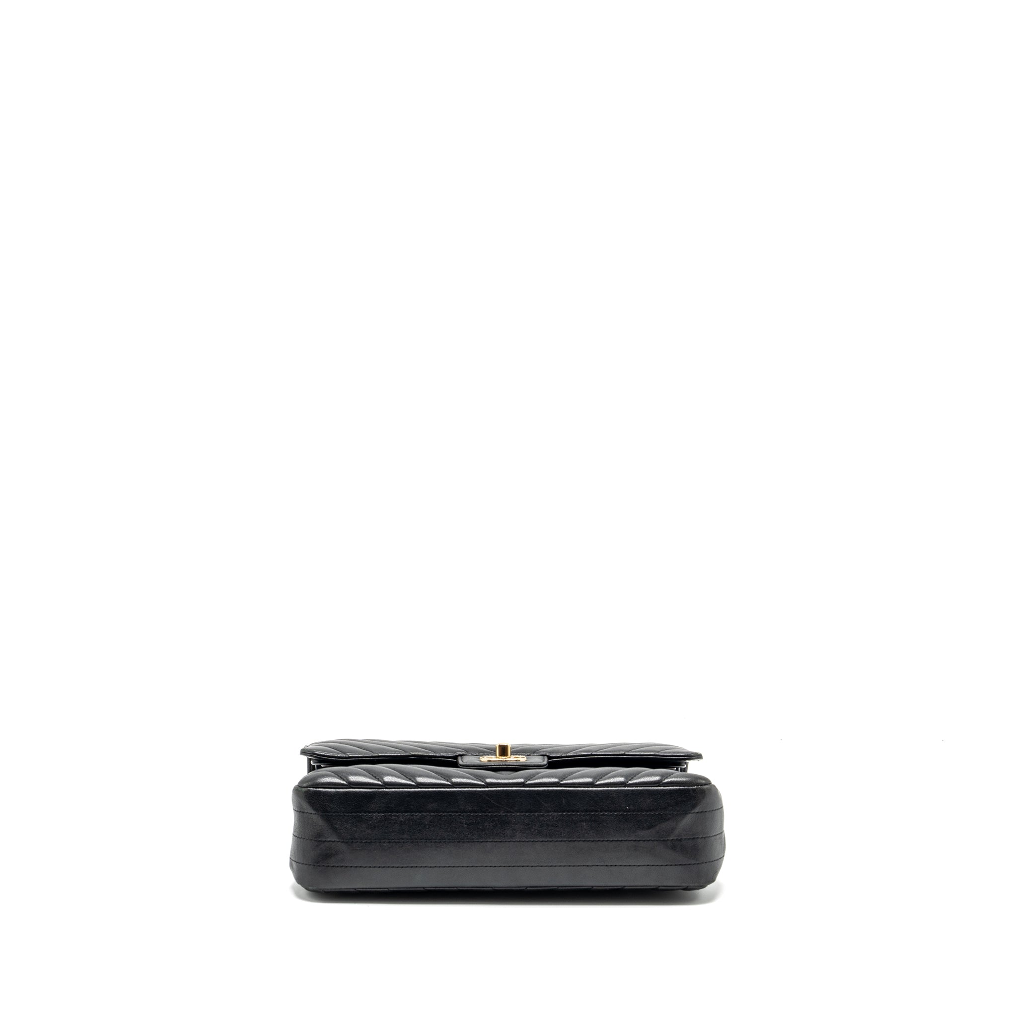 chanel-medium-classic-double-flap-bag-chevron-lambskin-black-lghw-copy-1