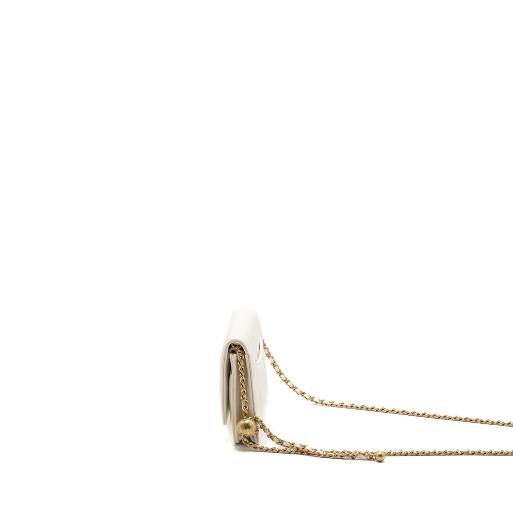 chanel-pearl-crush-wallet-on-chain-lambskin-white-ghw-microchip-copy-1