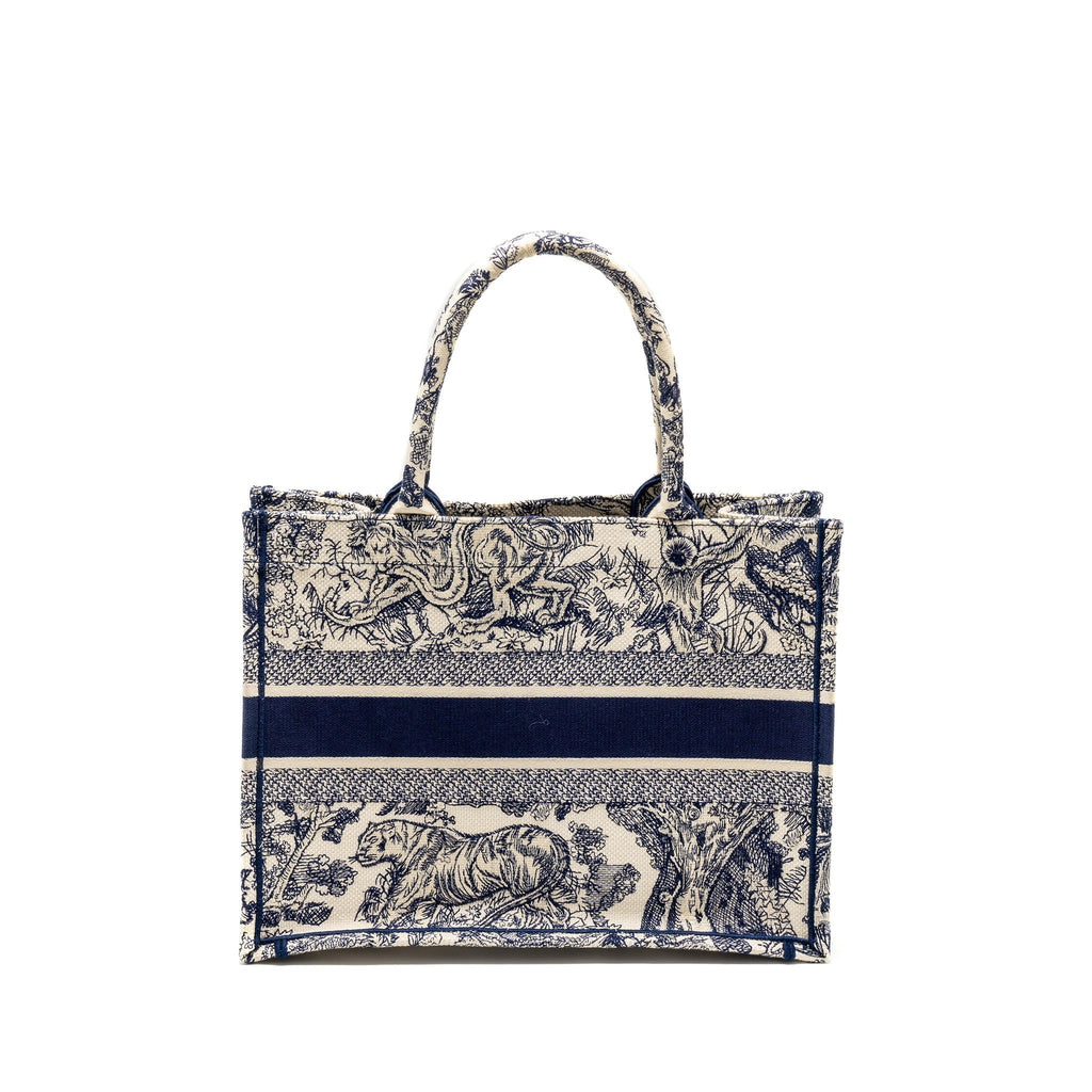dior-medium-book-tote-toile-de-jouy-emboidery