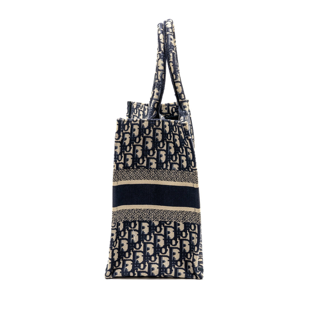 dior-medium-dior-book-tote-dior-oblique-embroidery-ecru-blue