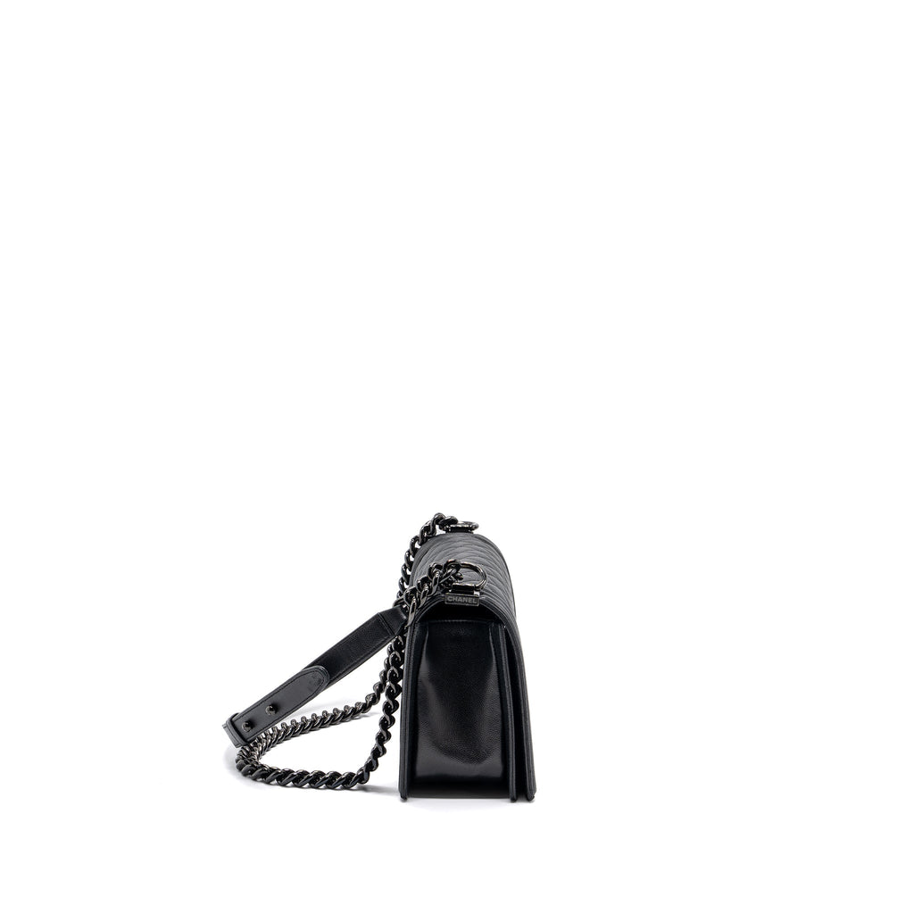 chanel-medium-boy-bag-caviar-so-black-black-hardware