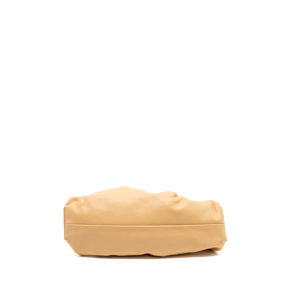 bottega-veneta-the-pouch-large-leather-clutch-beige