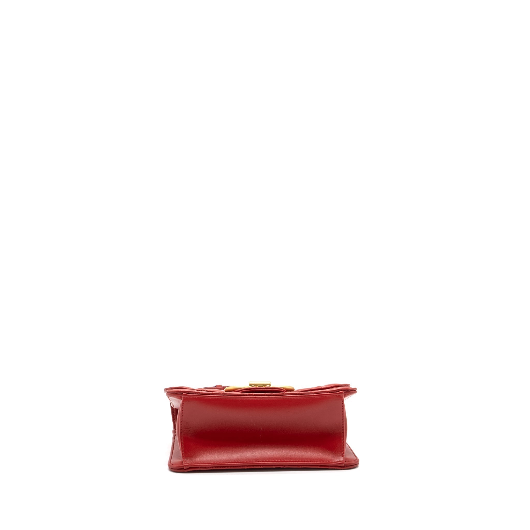 salvatore-ferragamo-glancing-shoulder-bag-calfskin-red-ghw
