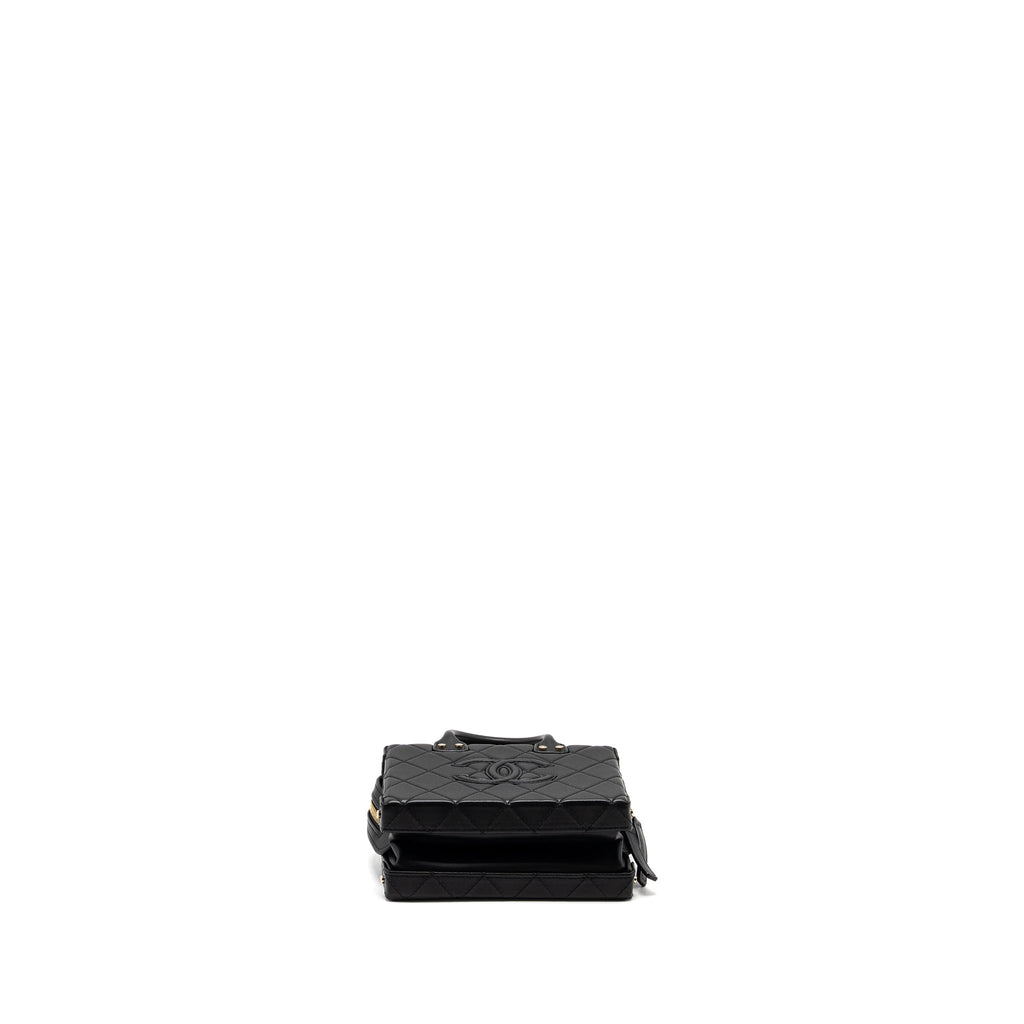 chanel-22b-small-vanity-case-calfskin-black-ghw-microchip-1