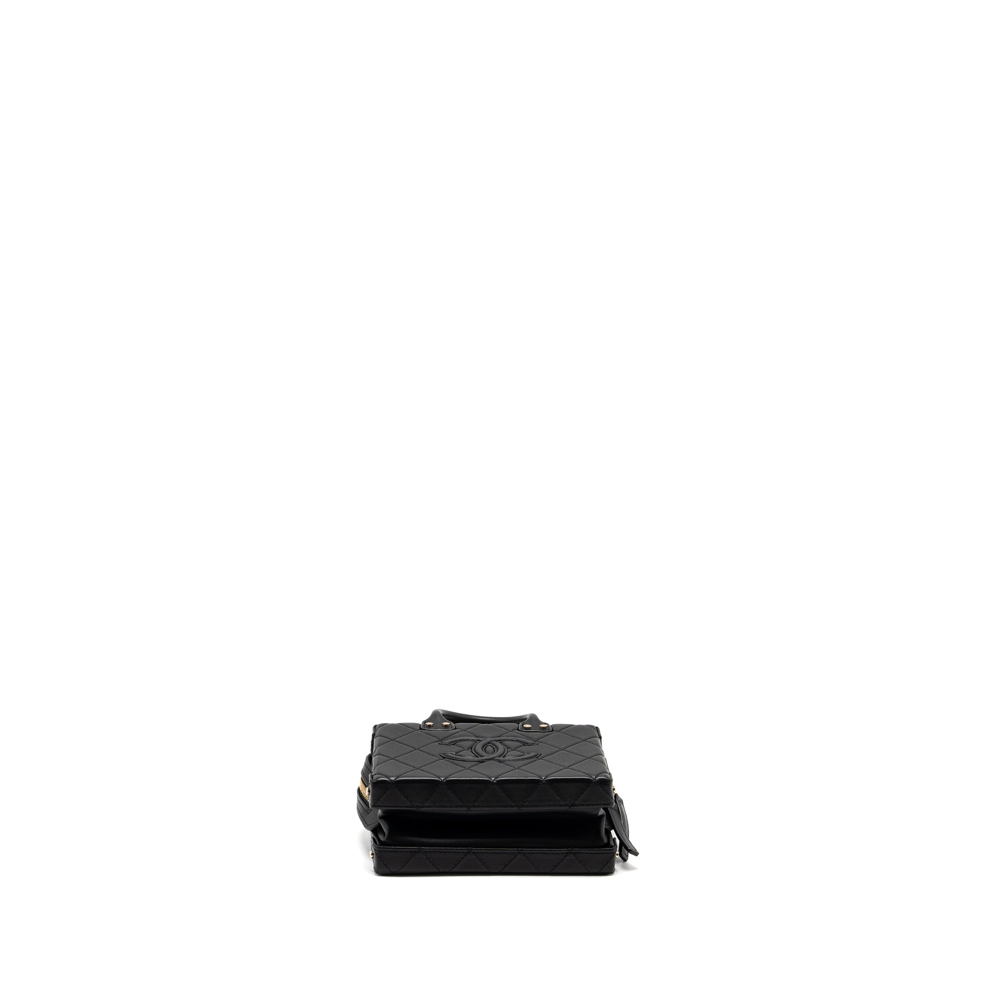chanel-22b-small-vanity-case-calfskin-black-ghw-microchip-1