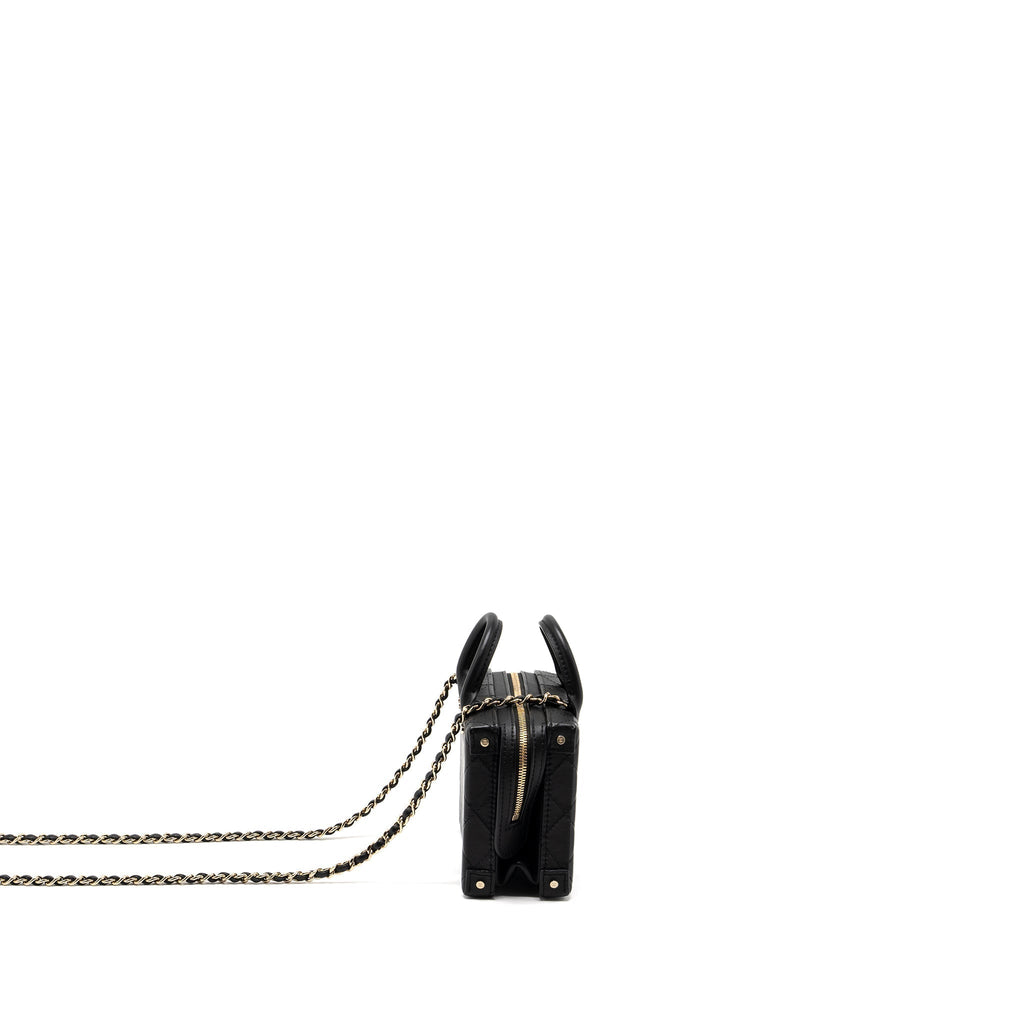 chanel-22b-small-vanity-case-calfskin-black-ghw-microchip-1