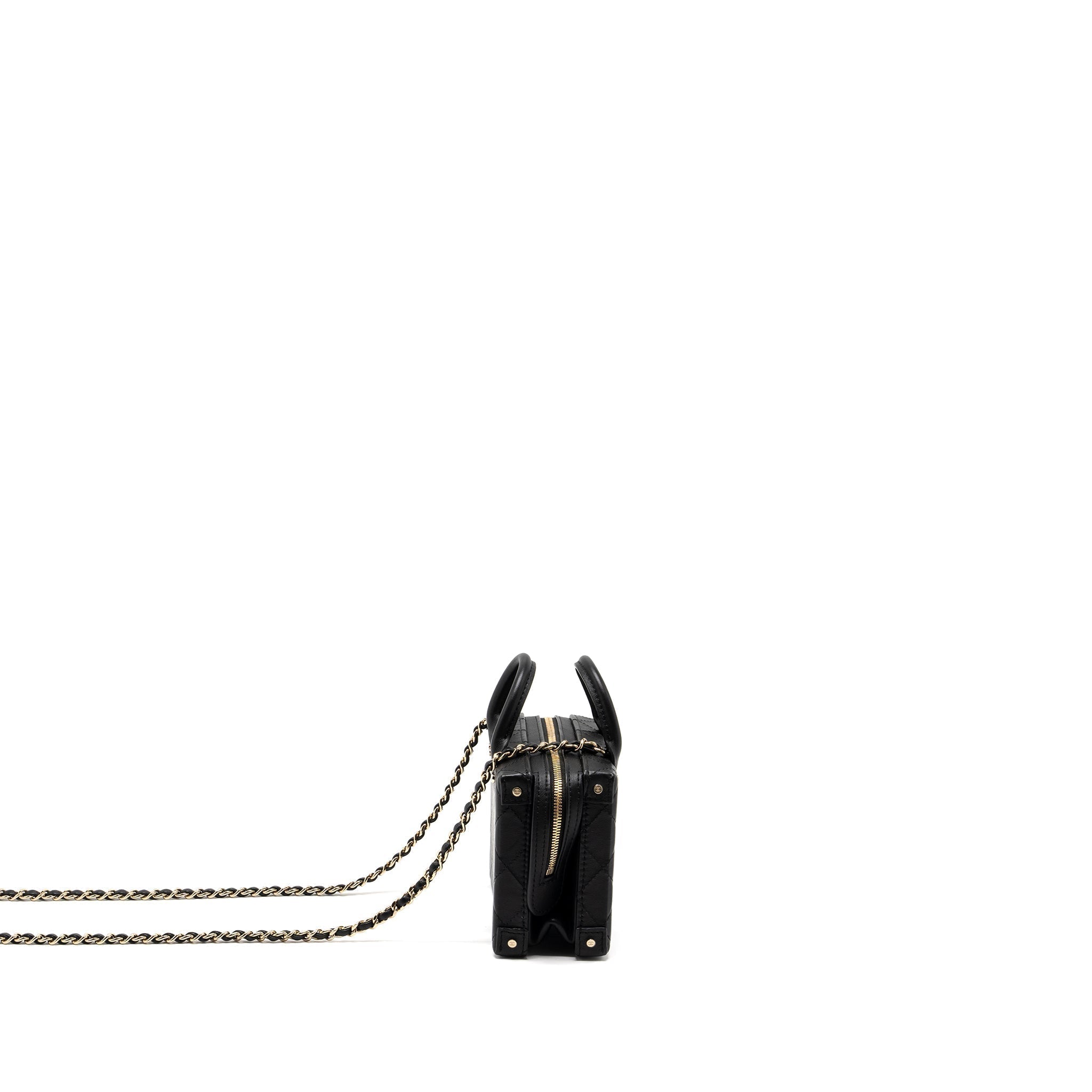 chanel-22b-small-vanity-case-calfskin-black-ghw-microchip-1